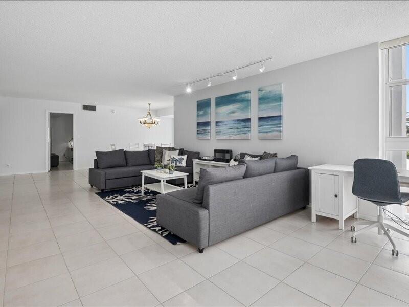 1370 S Ocean Boulevard 305 Property Photo 4