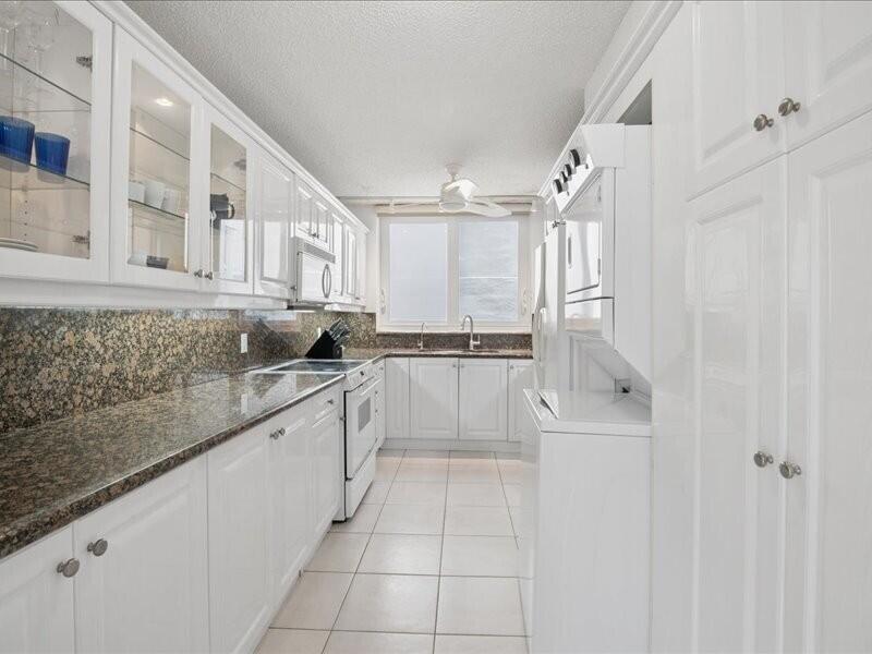 1370 S Ocean Boulevard 305 Property Photo 6