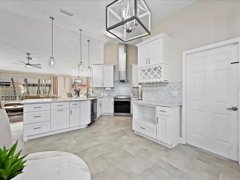 237 Moccasin Trail W Property Photo 3