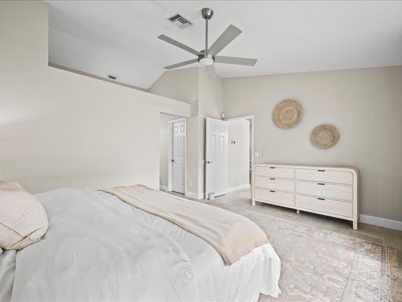 237 Moccasin Trail W Property Photo 16