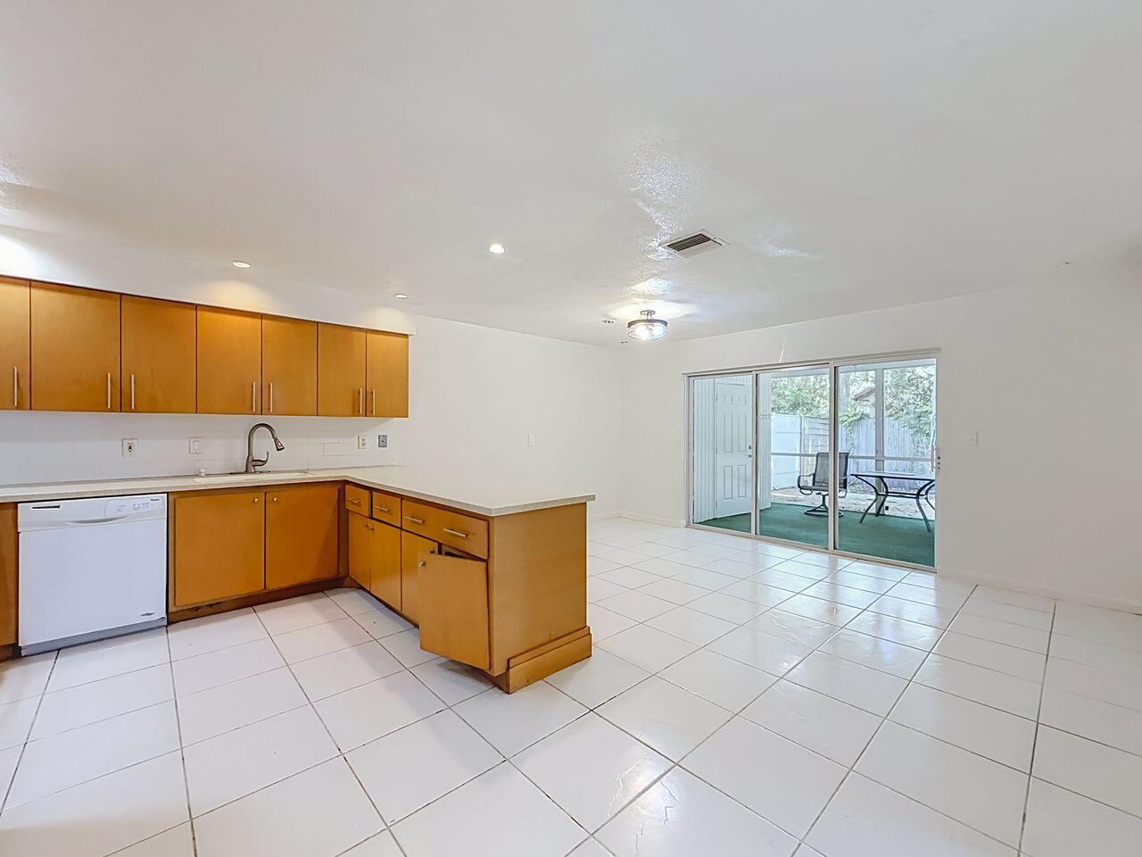 8971 Nw 33rd Street E-w Property Photo 37