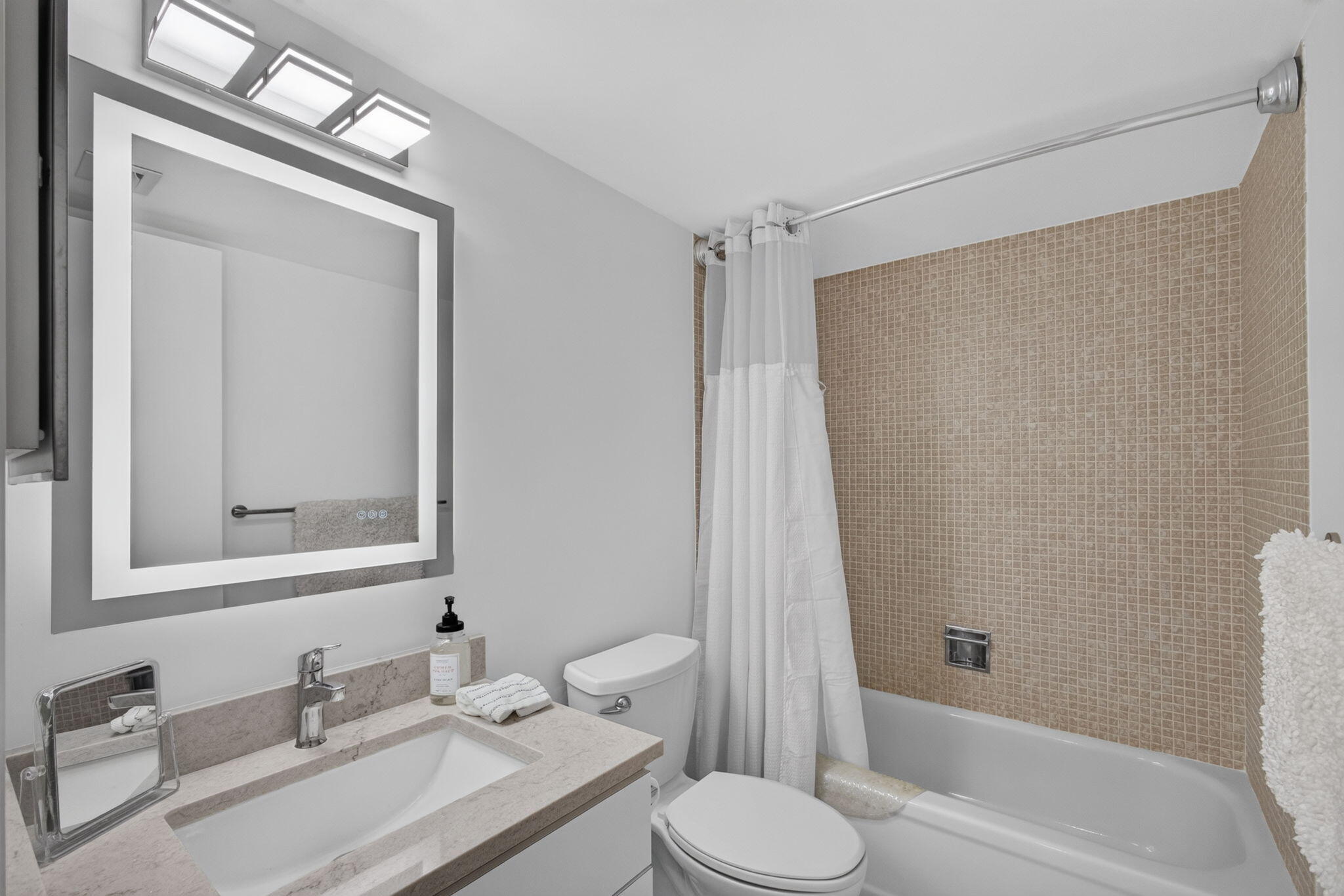 4200 N Ocean Drive 2-1601 Property Photo 14