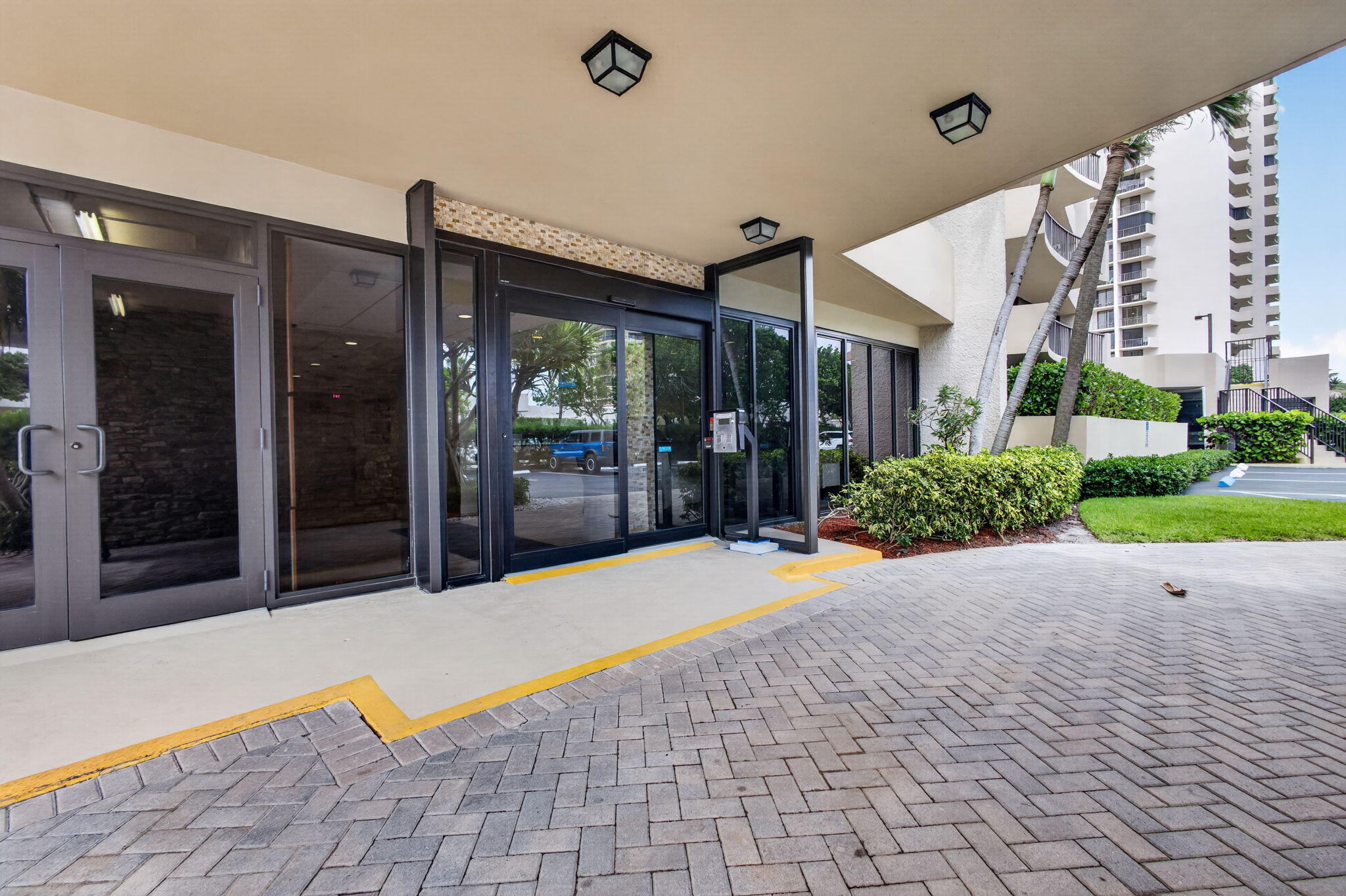 4200 N Ocean Drive 2-1601 Property Photo 17