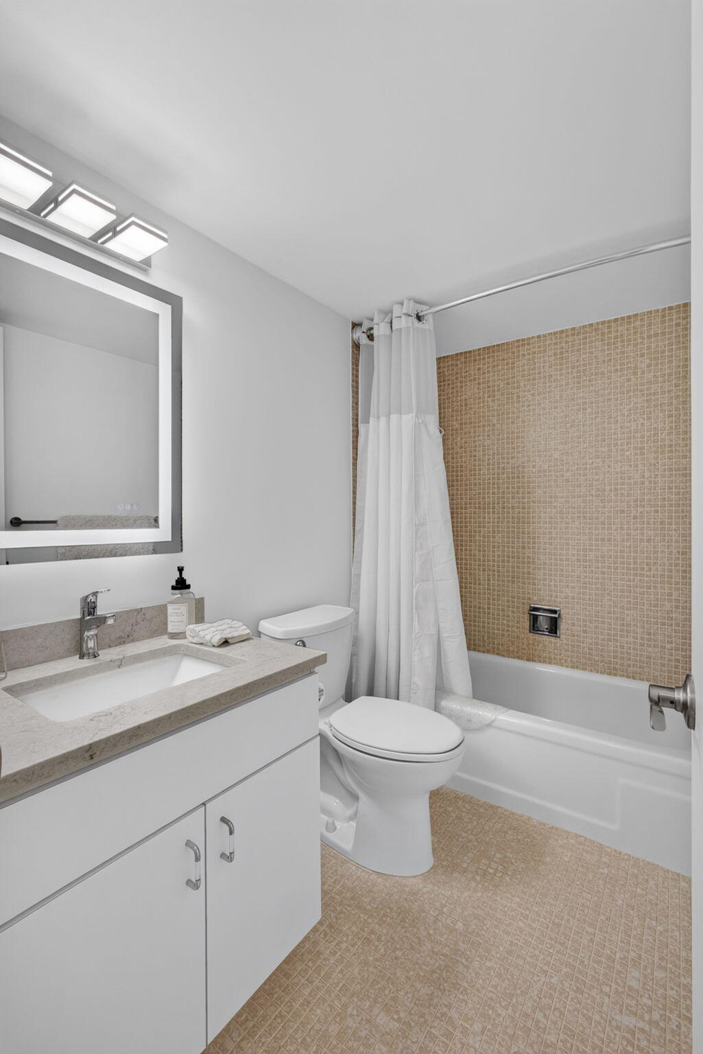 4200 N Ocean Drive 2-1601 Property Photo 28