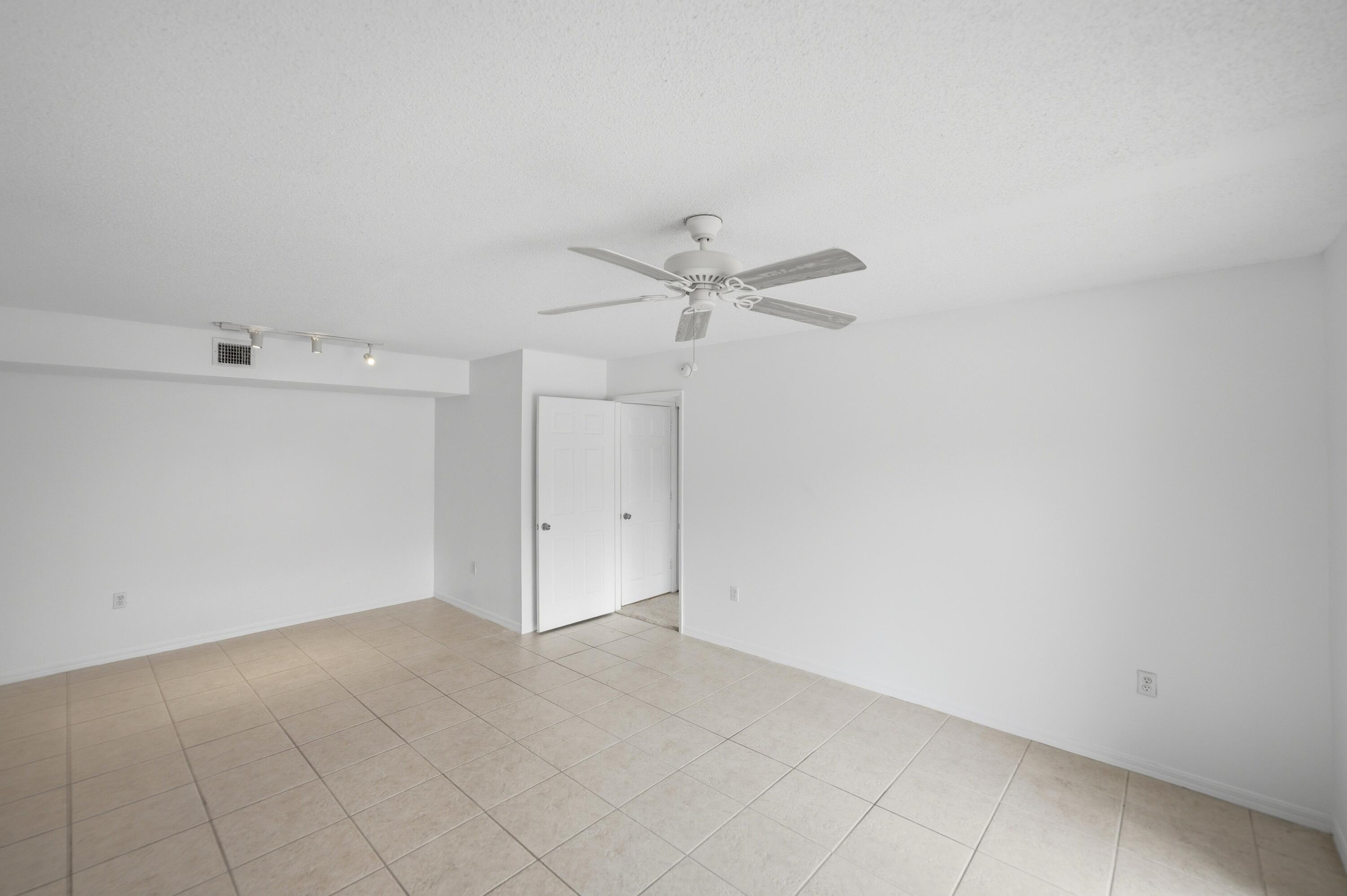 1640 N 42nd Circle 209 Property Photo 5