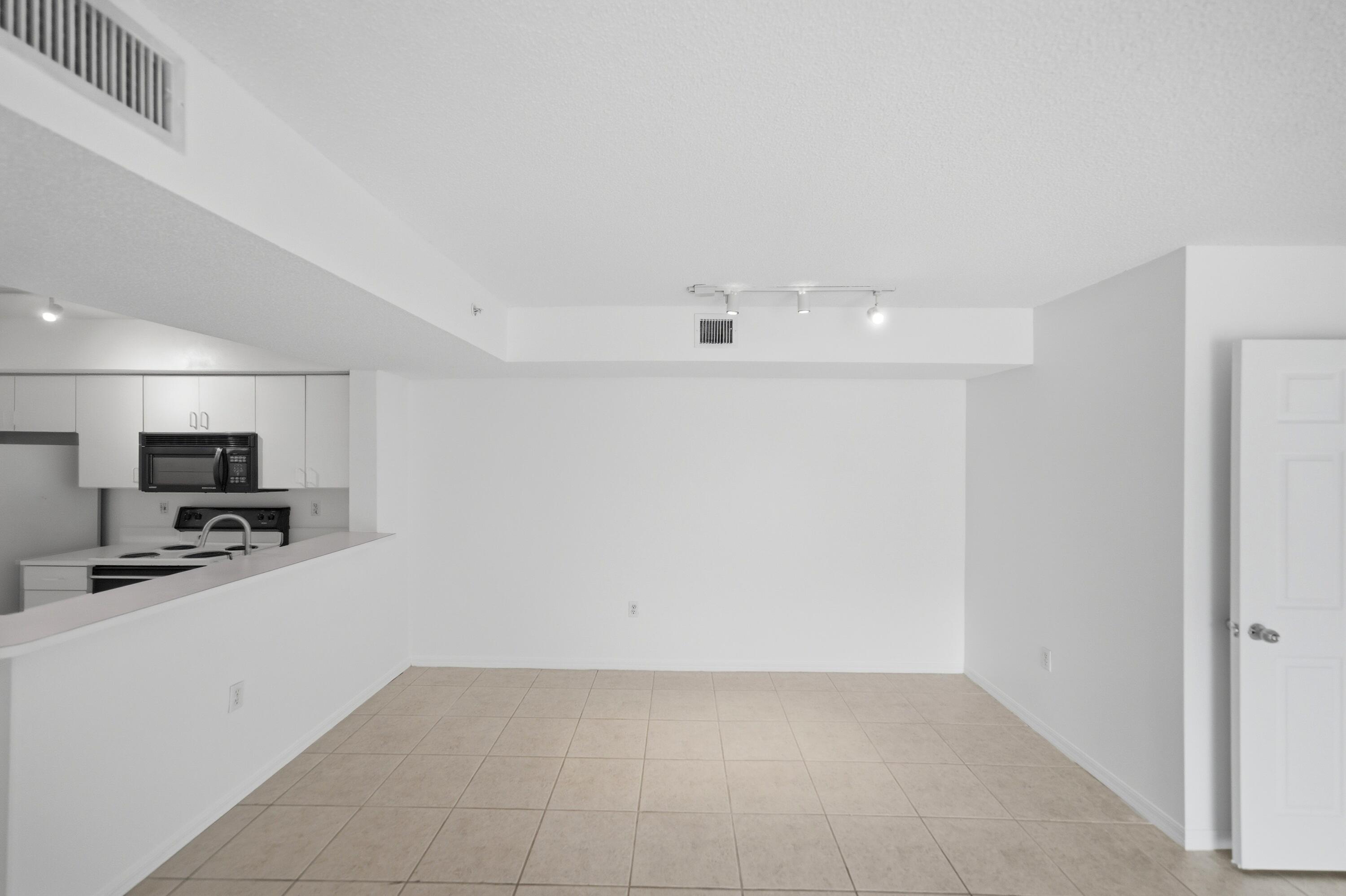 1640 N 42nd Circle 209 Property Photo 8