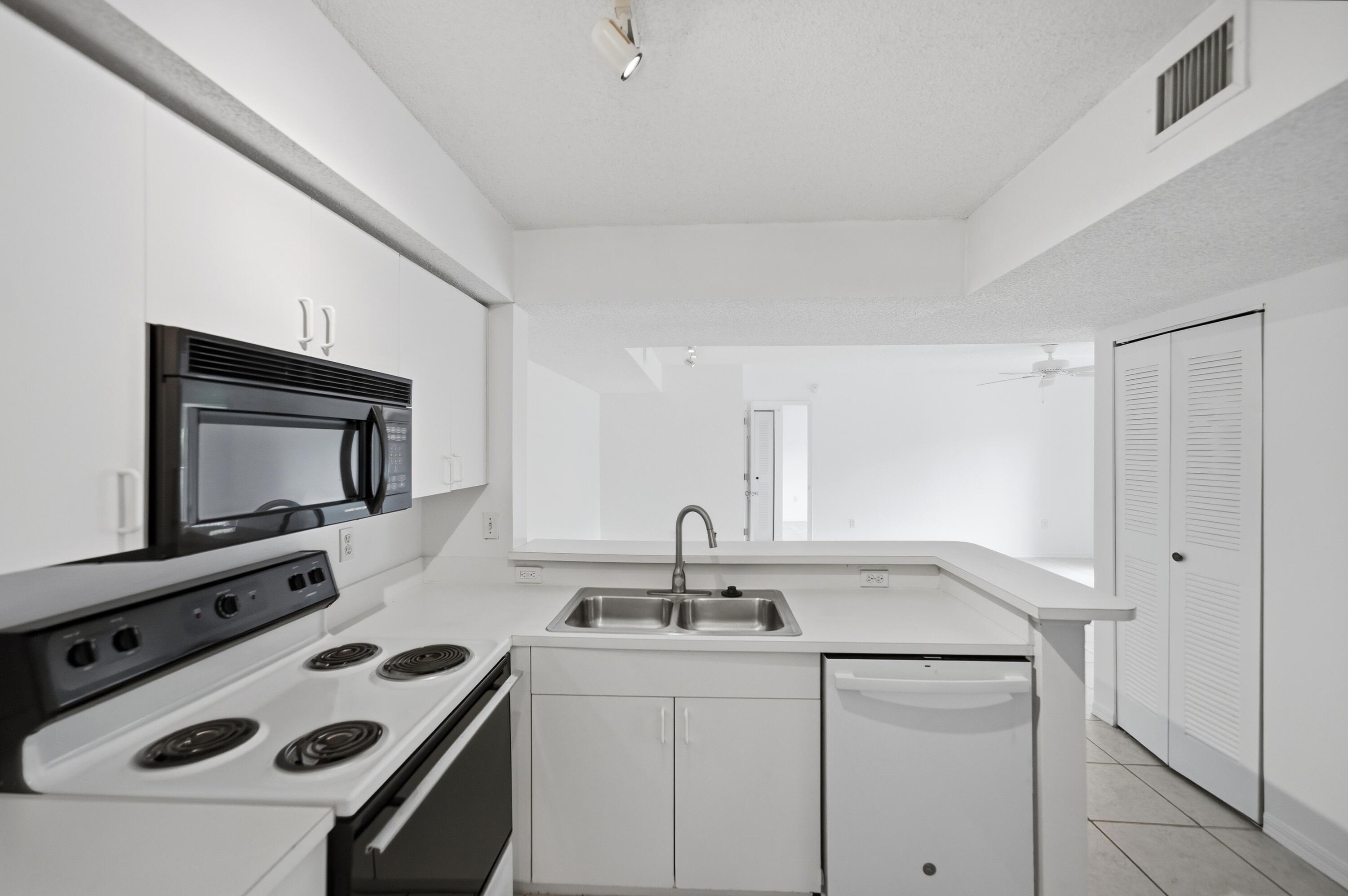 1640 N 42nd Circle 209 Property Photo 15