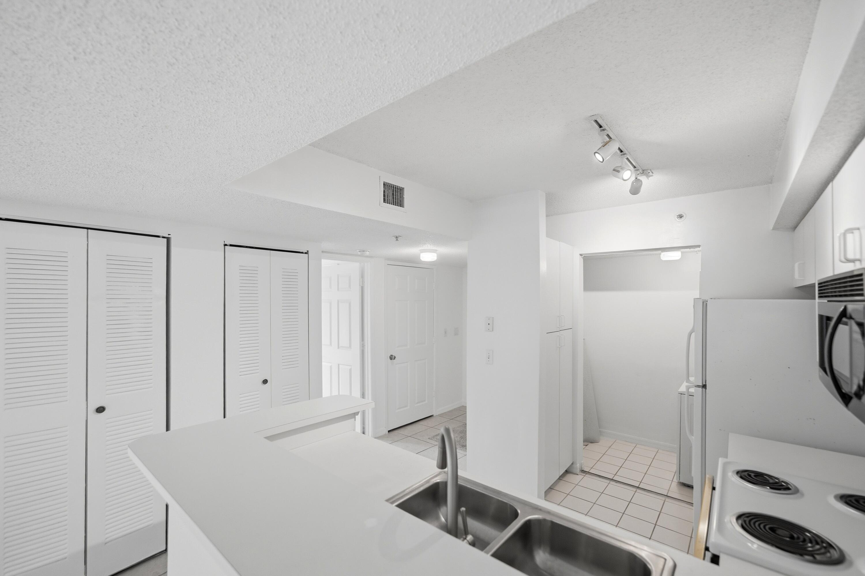 1640 N 42nd Circle 209 Property Photo 17
