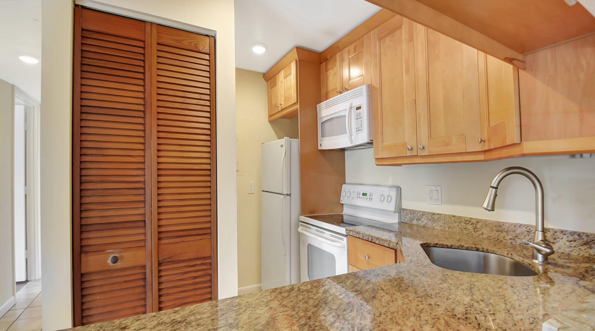 616 Sea Pine Way C2 Property Photo 5