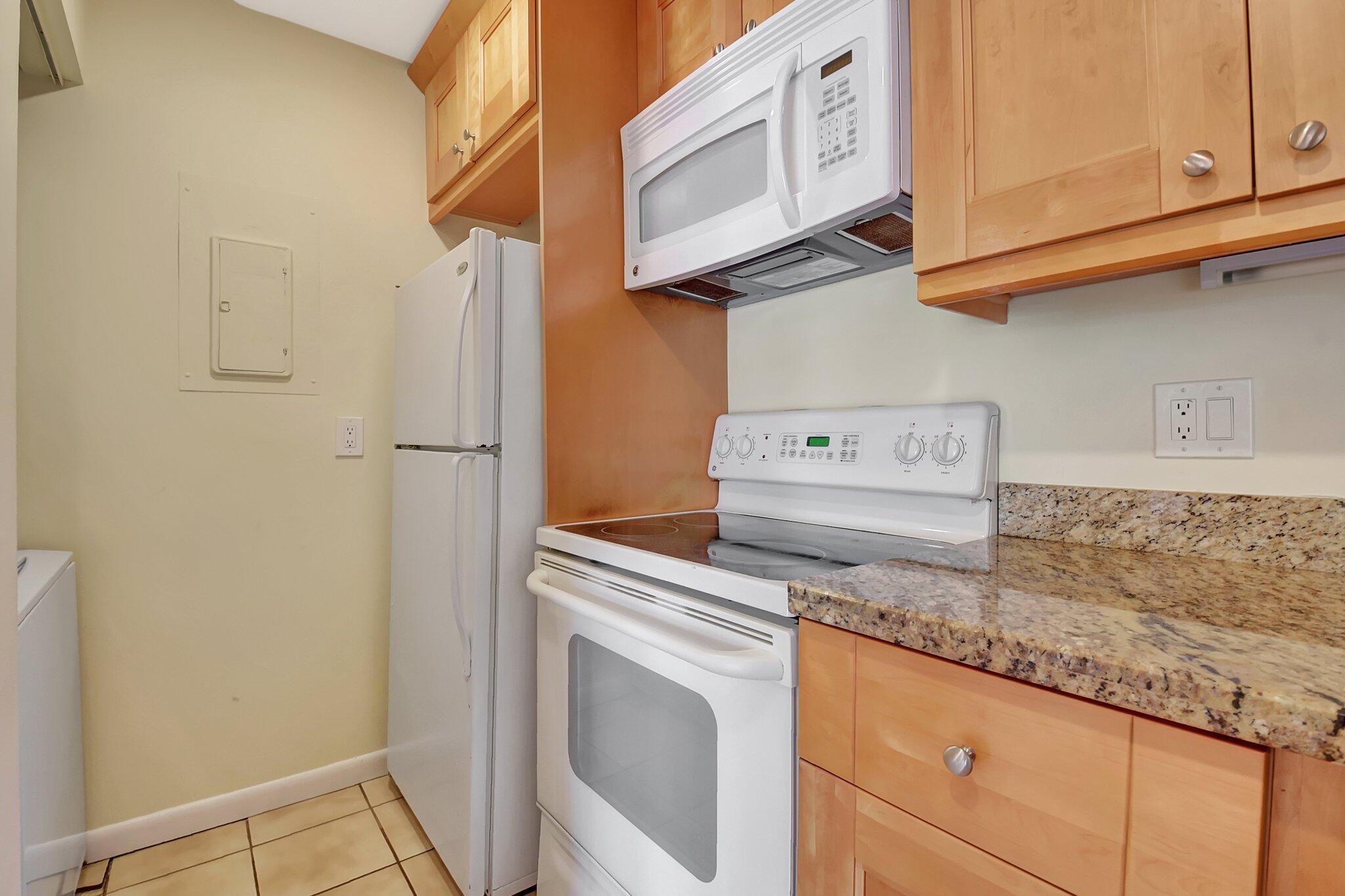 616 Sea Pine Way C2 Property Photo 6