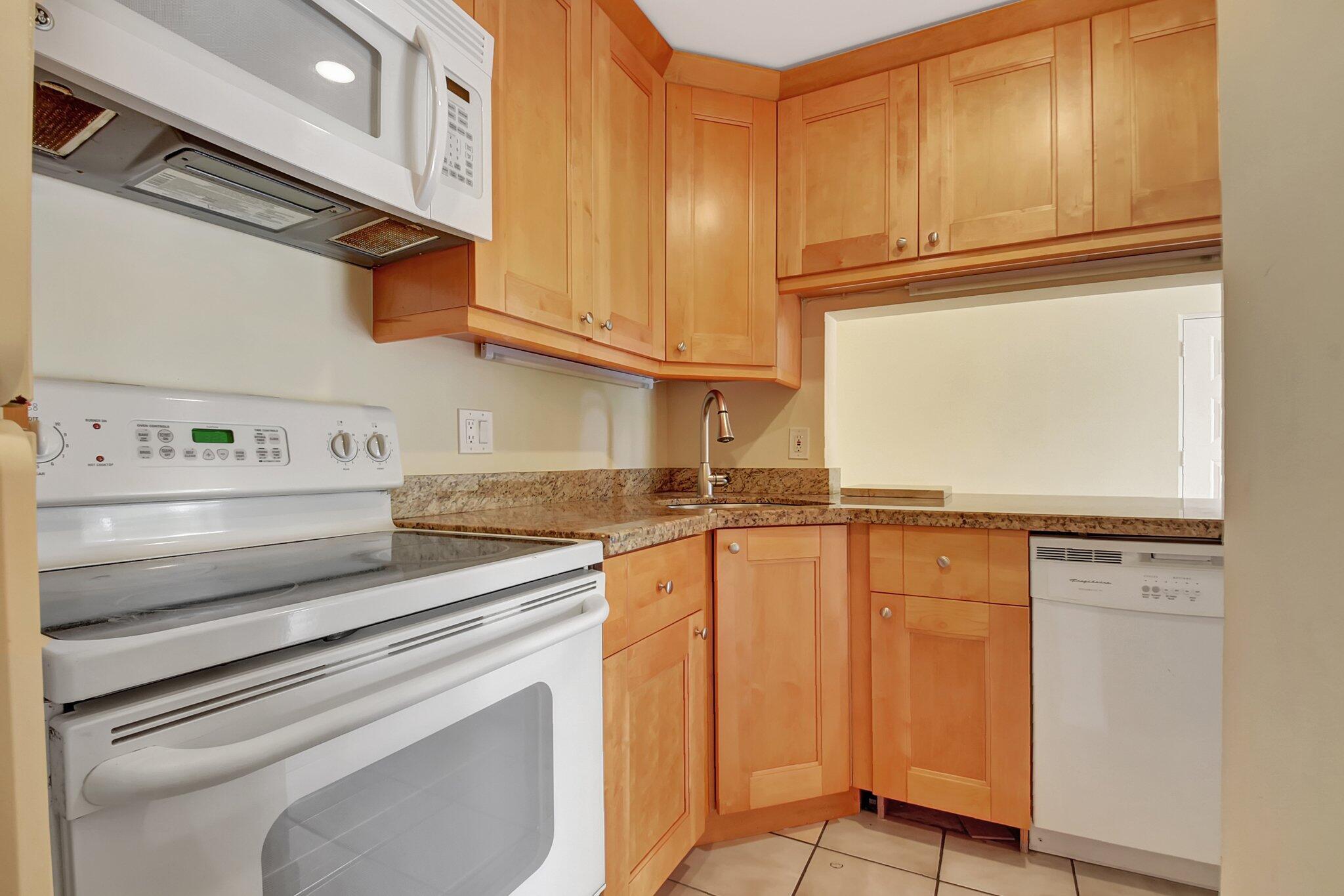 616 Sea Pine Way C2 Property Photo 7