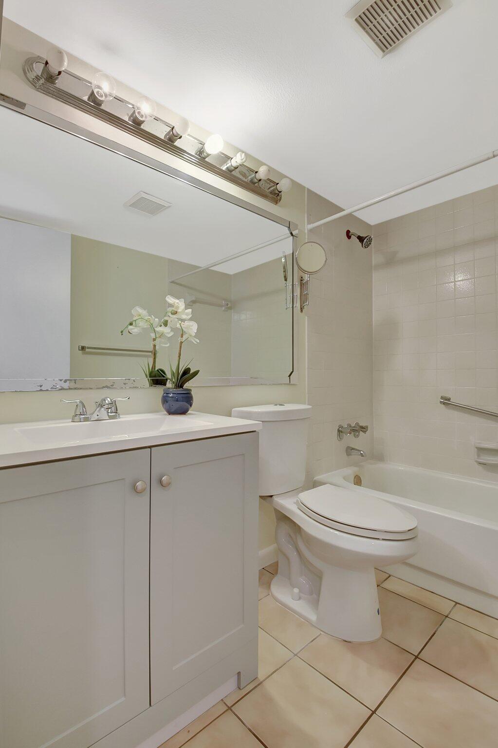 616 Sea Pine Way C2 Property Photo 26