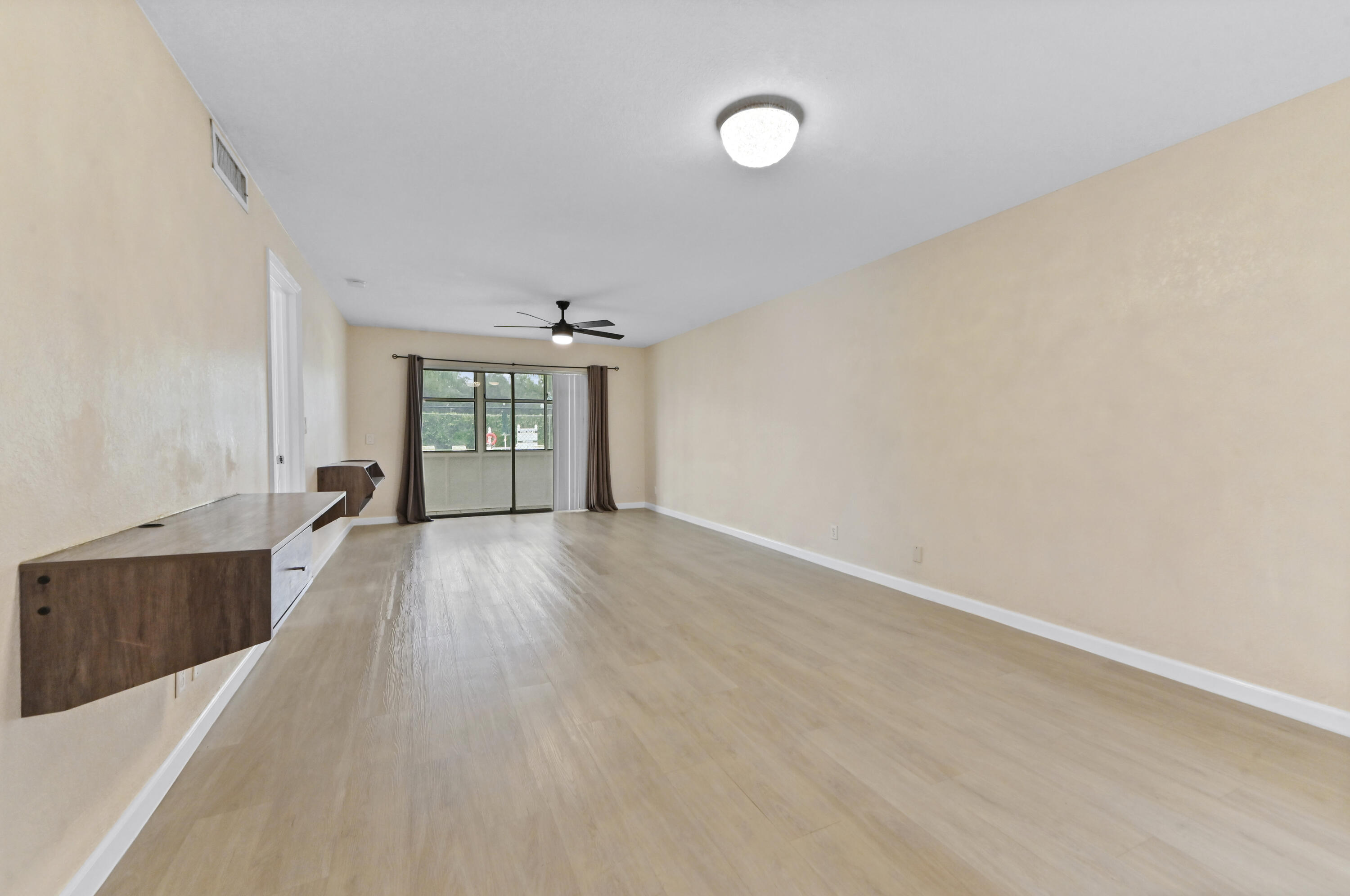 126 Sparrow Drive 22a Property Photo 4