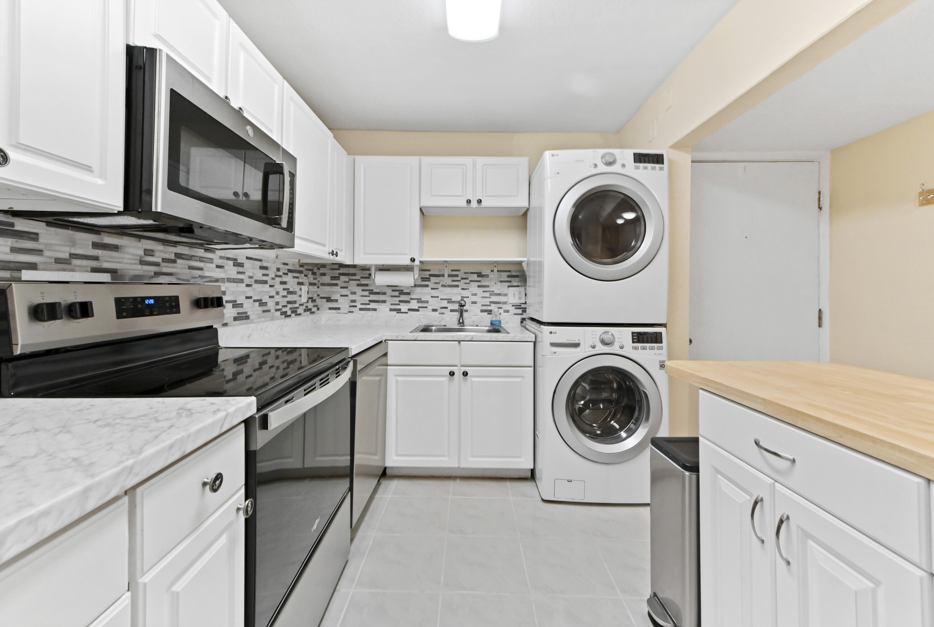 126 Sparrow Drive 22a Property Photo 7