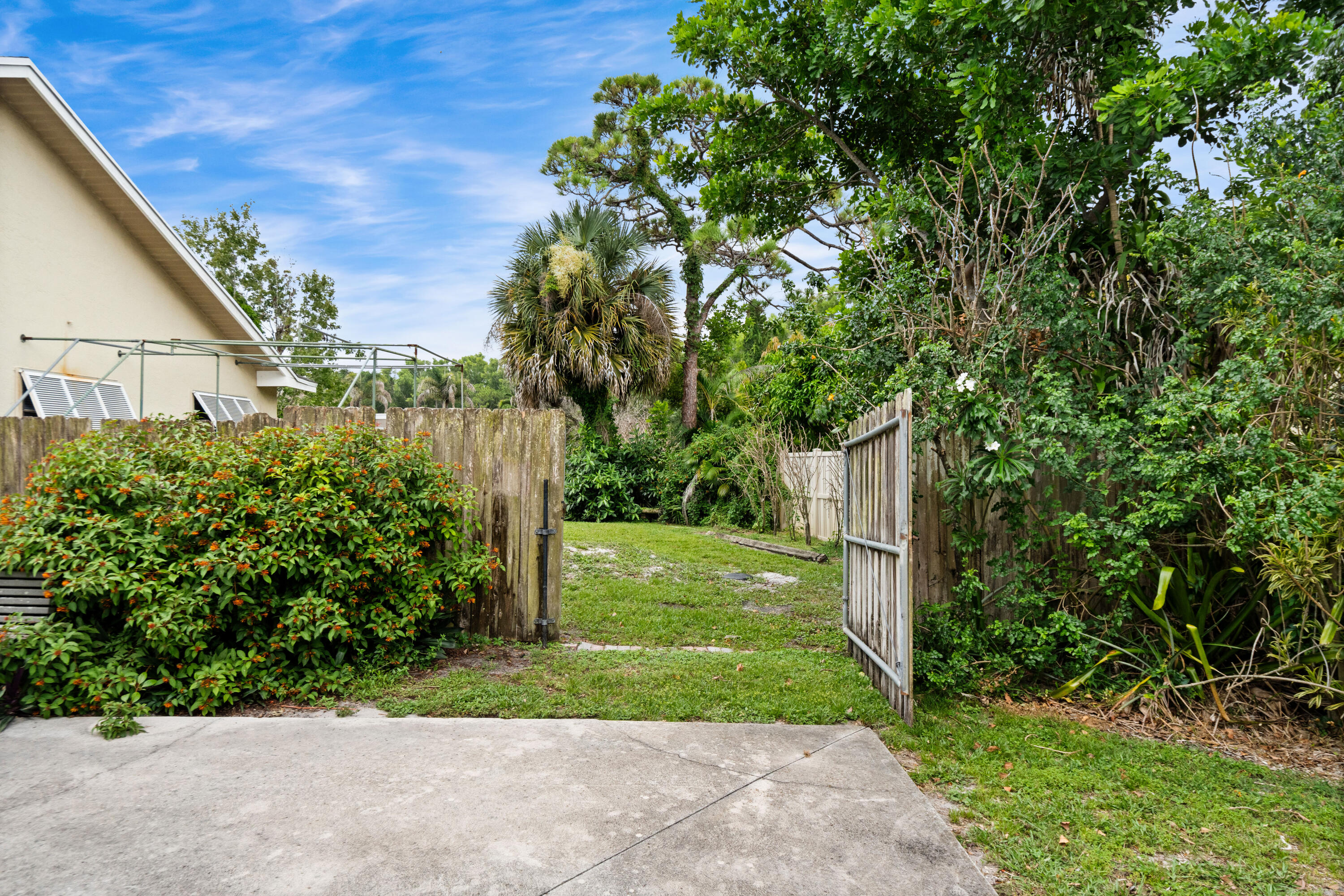 202 Ne Flax Terrace Property Photo 12