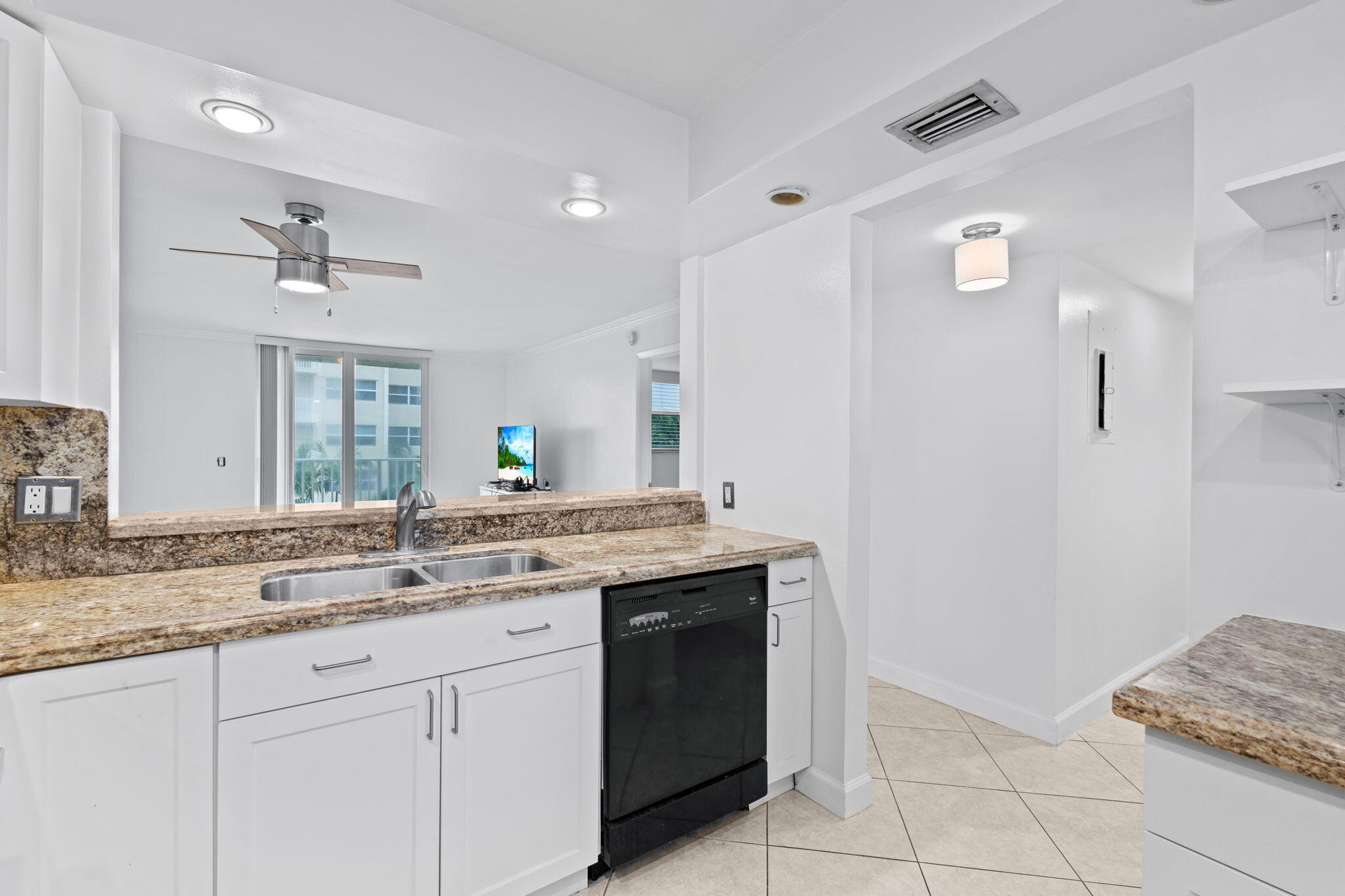 2929 S Ocean 3150 Property Photo 7