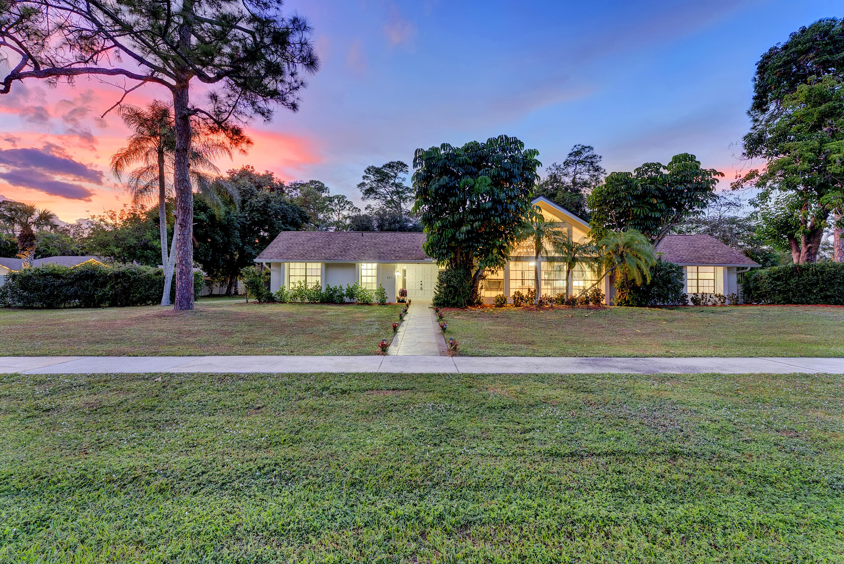 225 Sulky Way Property Photo 1