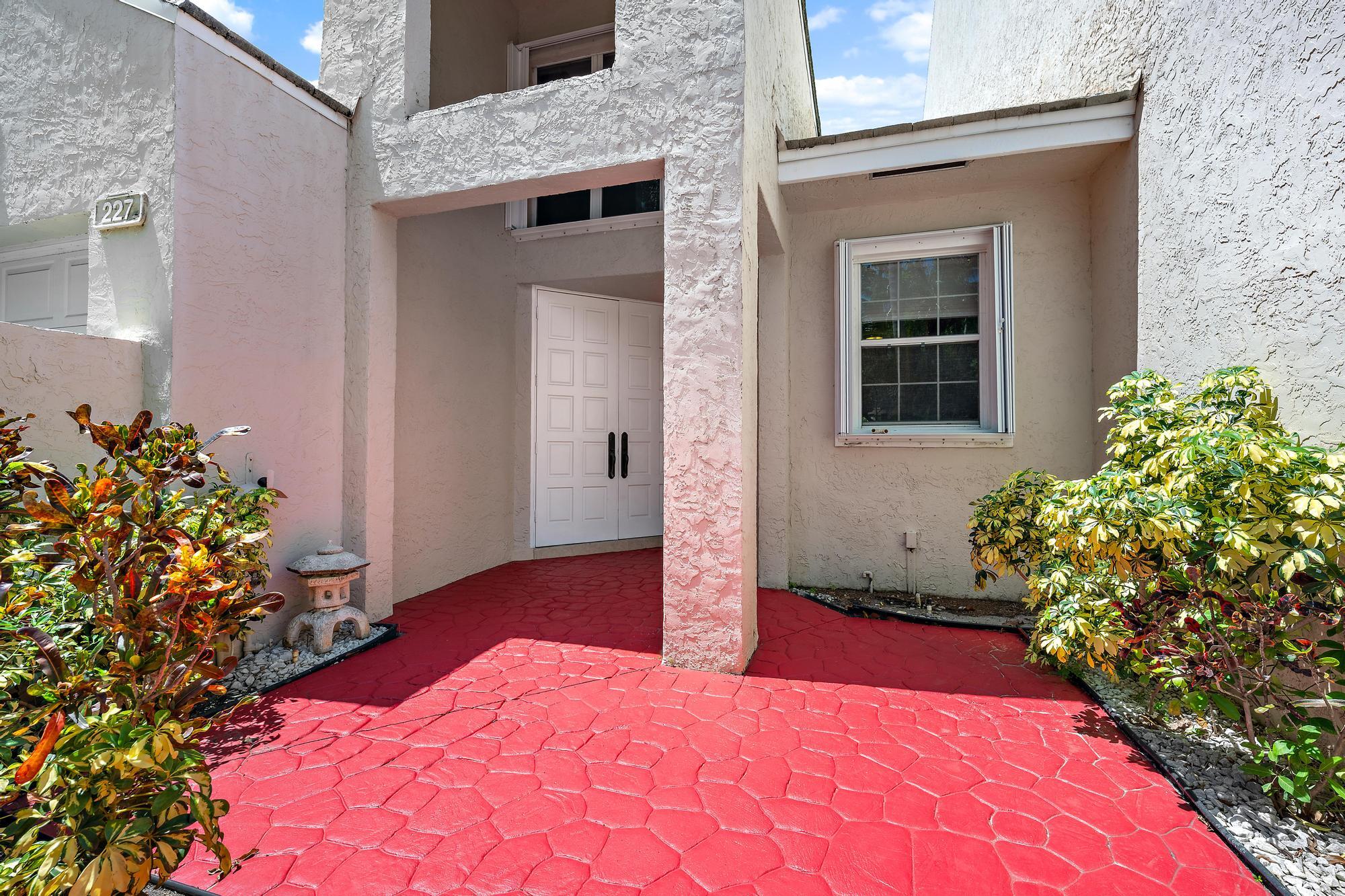 227 N Lakeshore Drive Property Photo 7