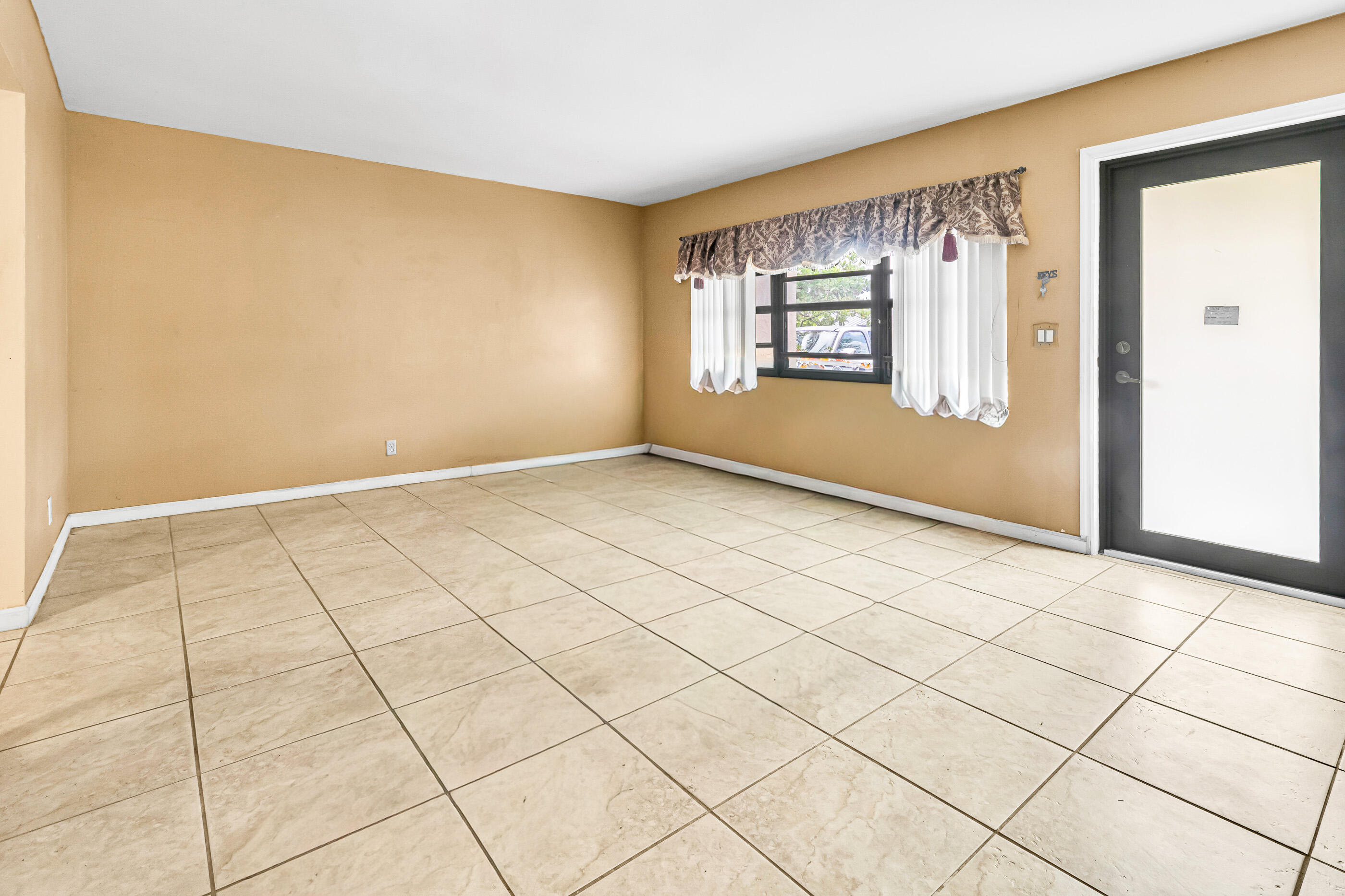 9522 Affirmed Lane Property Photo 4