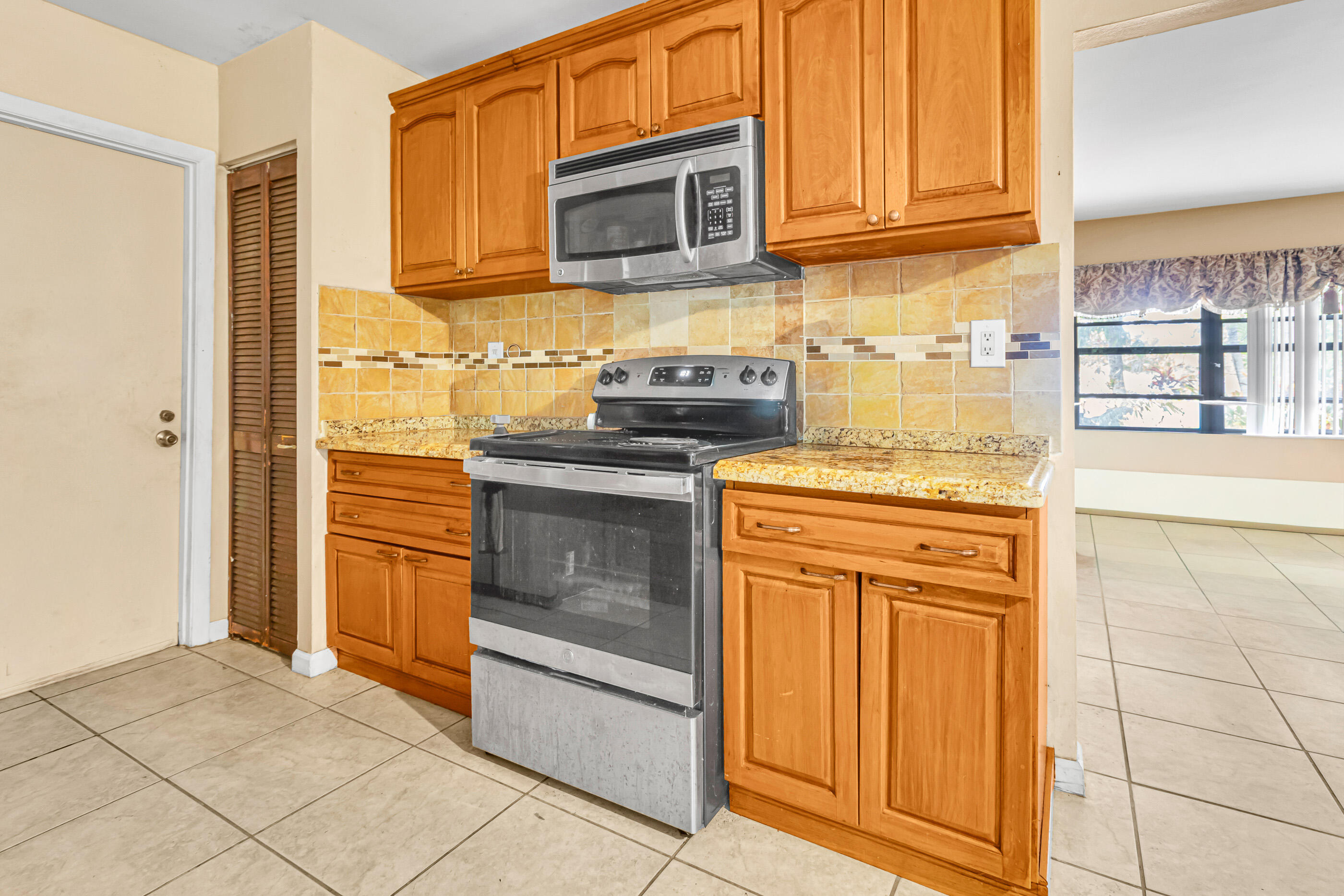9522 Affirmed Lane Property Photo 7