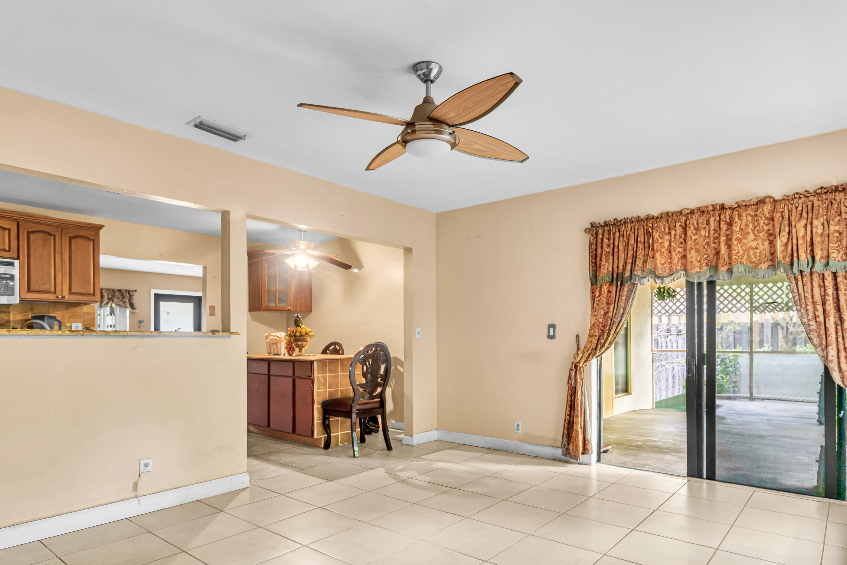 9522 Affirmed Lane Property Photo 10