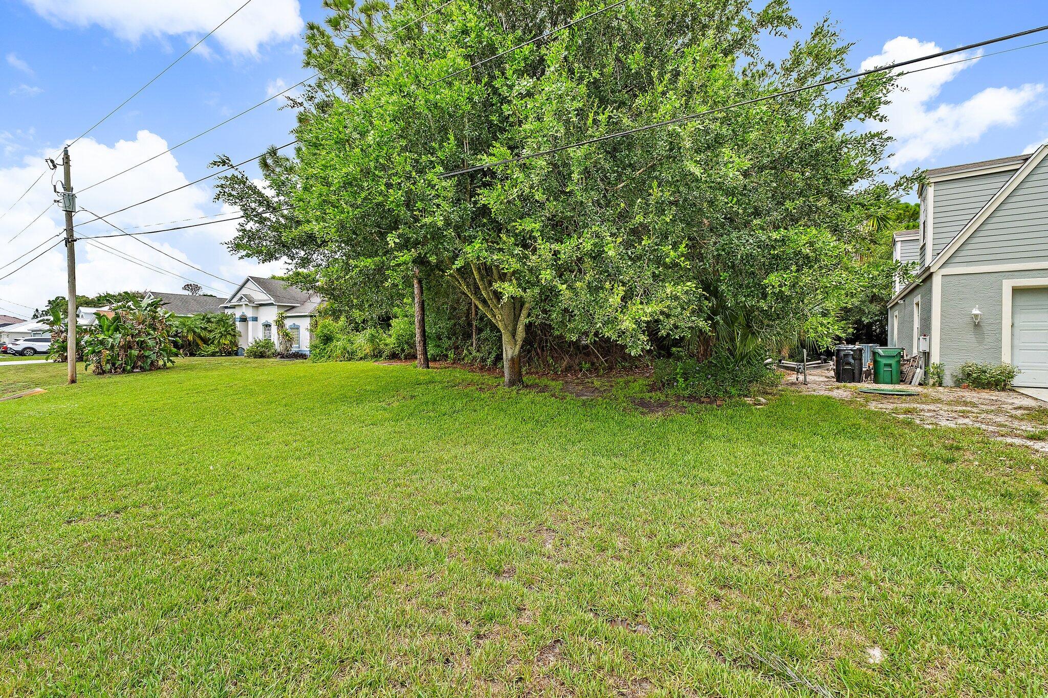 4132 Sw Belshaw Street Property Photo 3