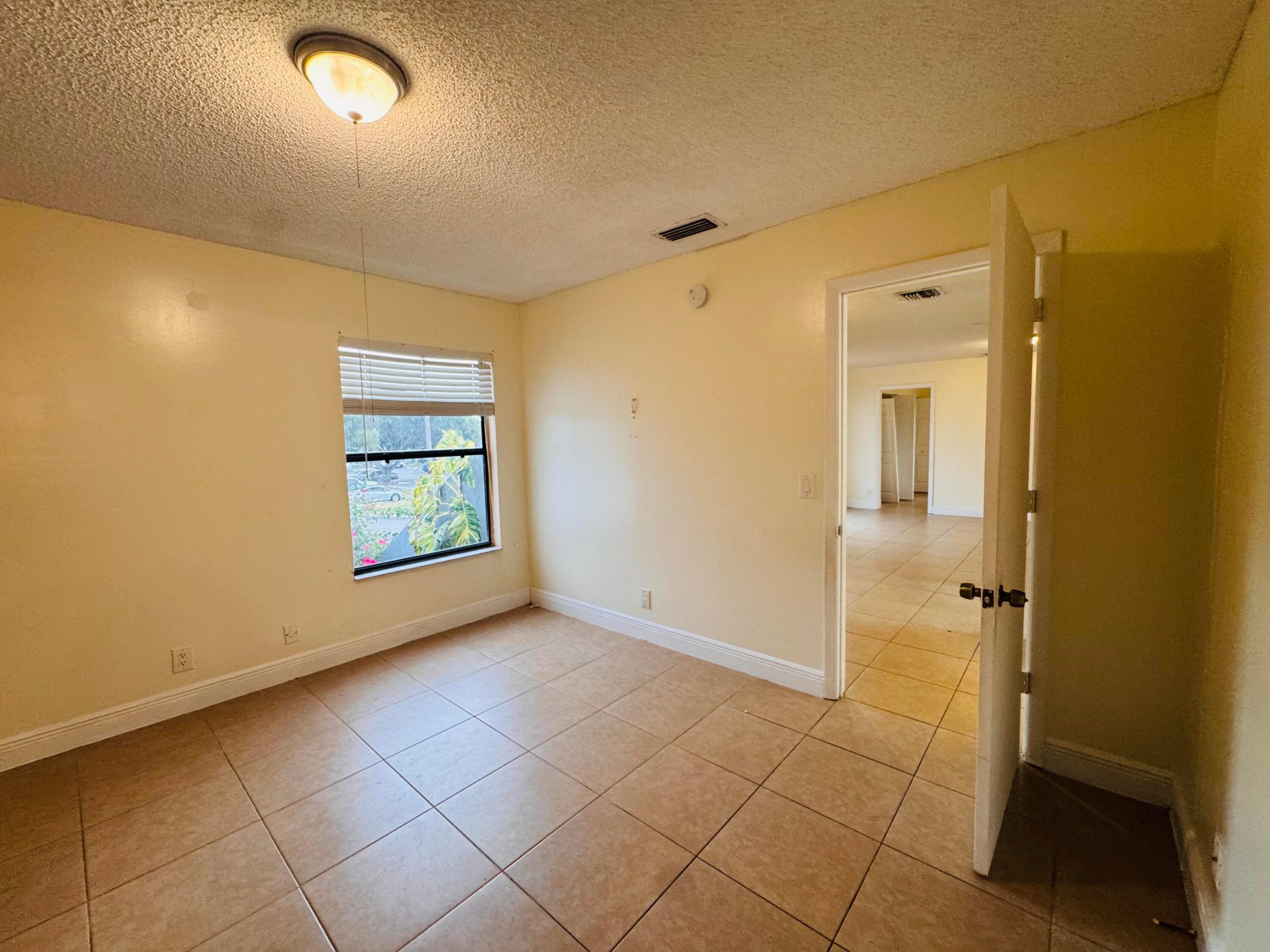 7 Crossings Circle G Property Photo 3