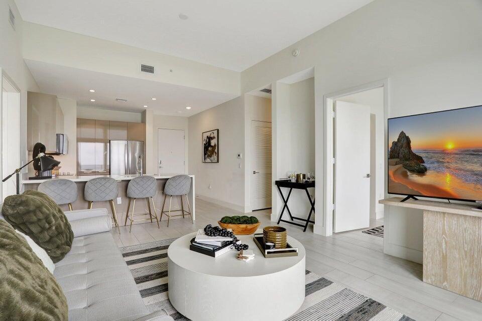 2000 Metropica Way 2607 Property Photo 3