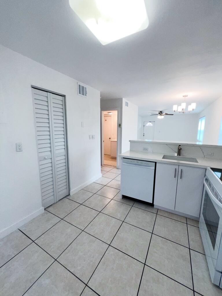 3777 Nw 78th Avenue 46e Property Photo 5