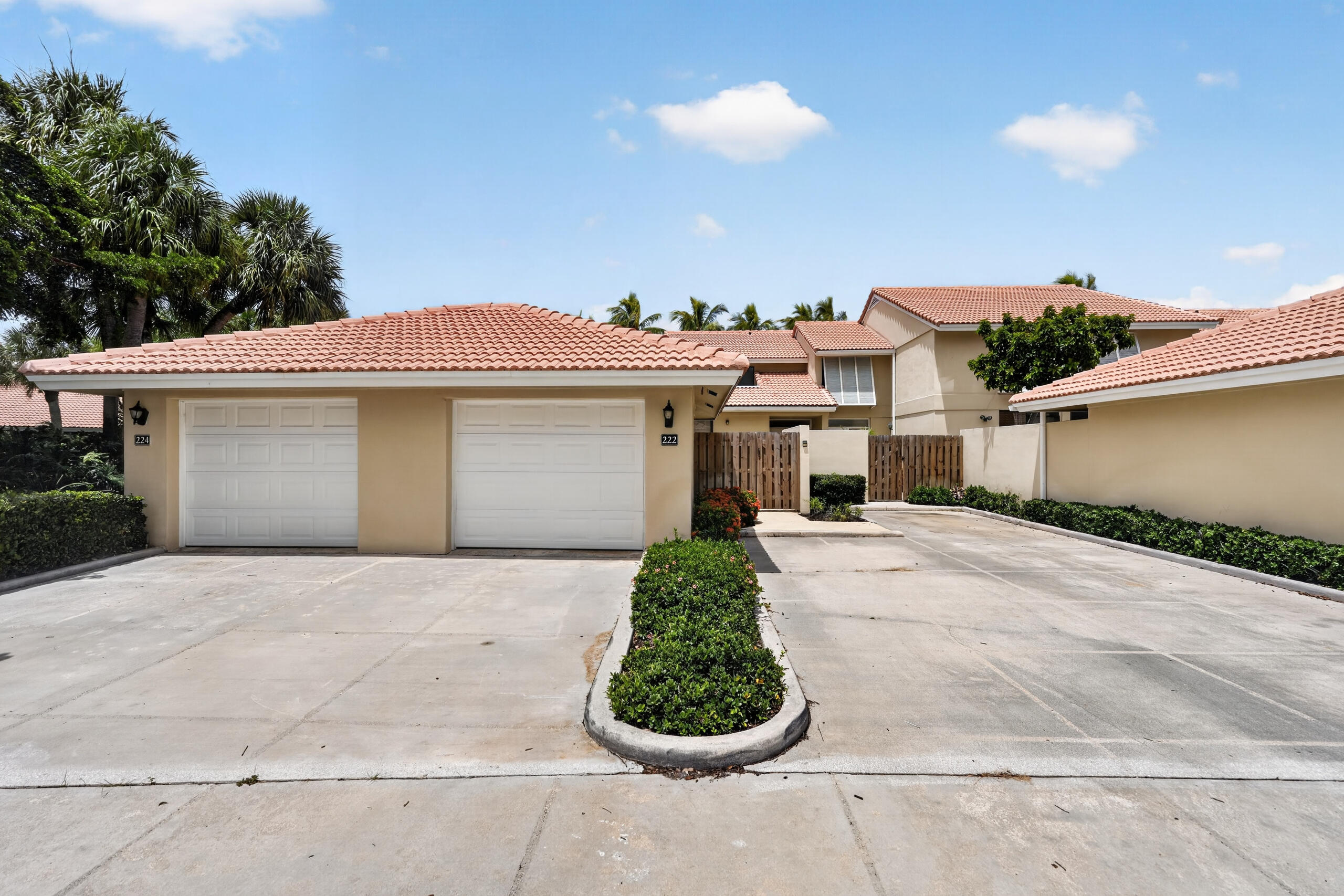 222 Old Meadow Way Property Photo 1