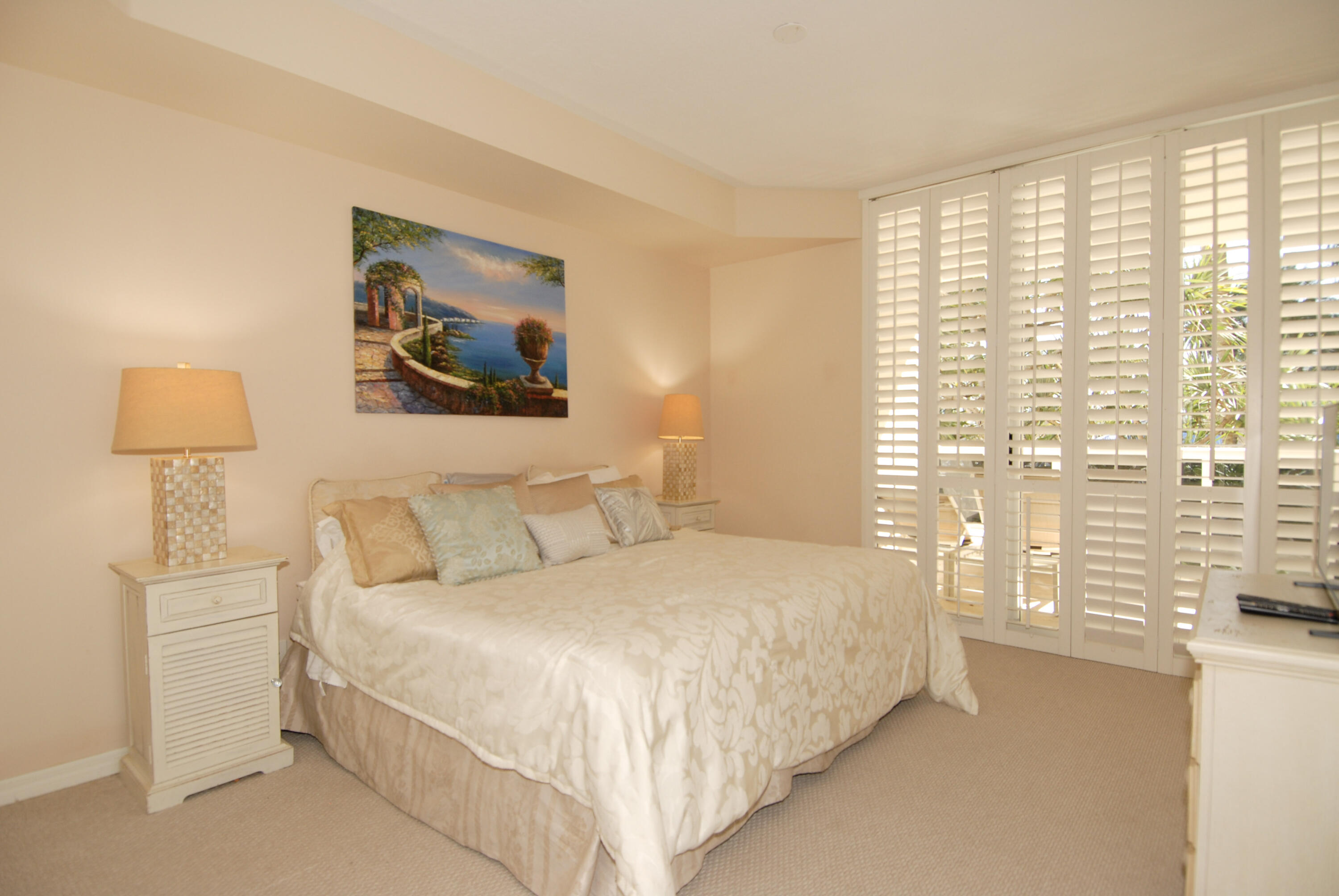 3200 N Ocean Boulevard 406 Property Photo 14