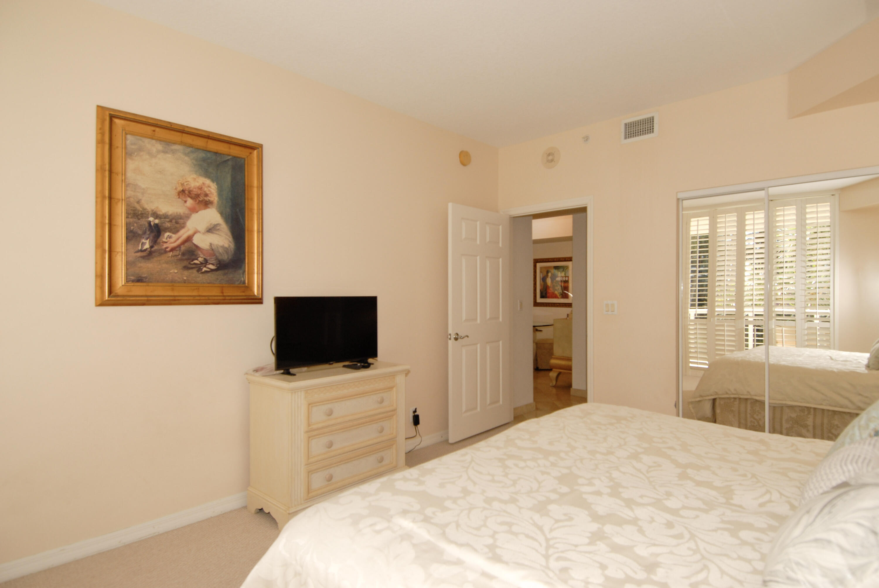 3200 N Ocean Boulevard 406 Property Photo 15