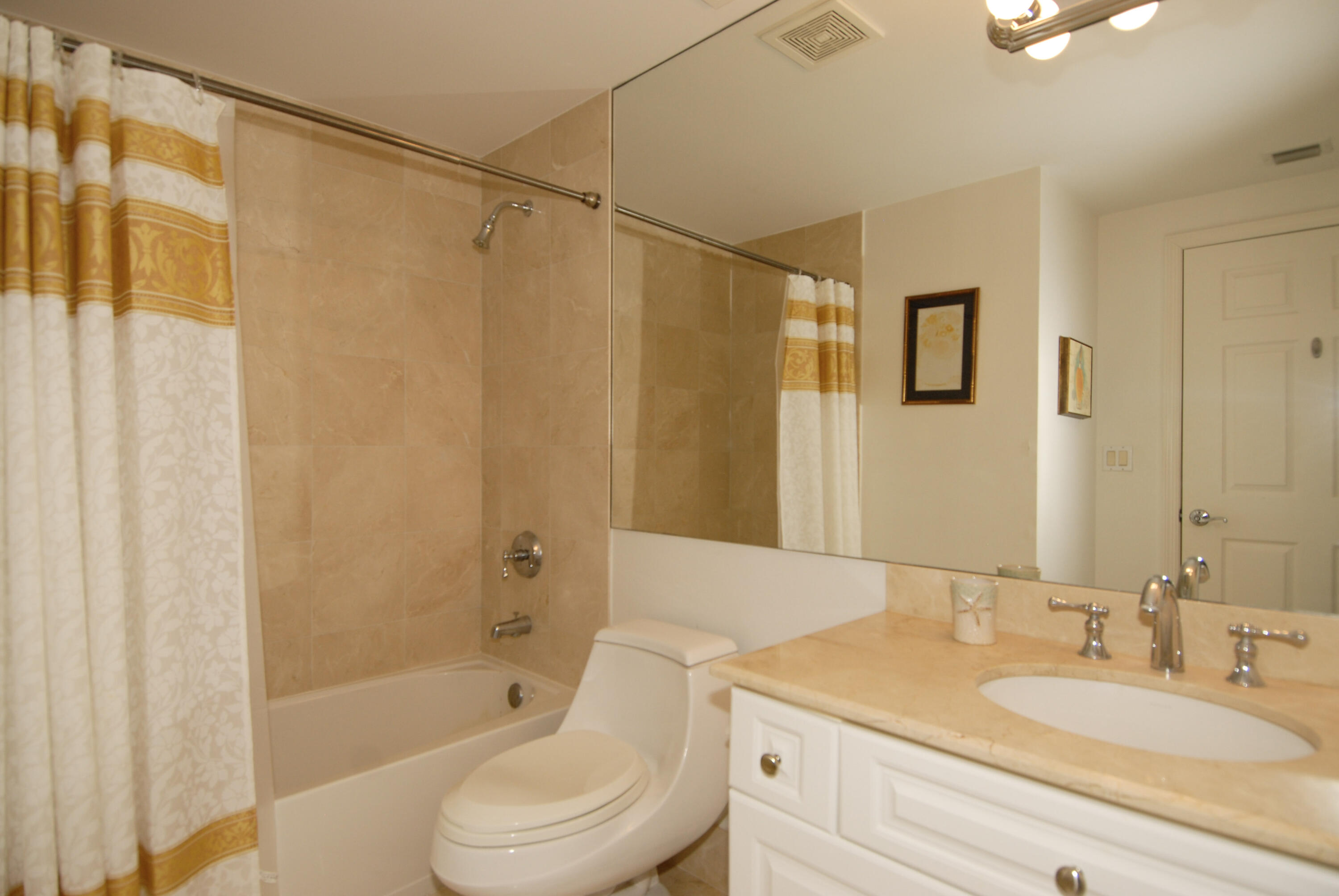 3200 N Ocean Boulevard 406 Property Photo 16