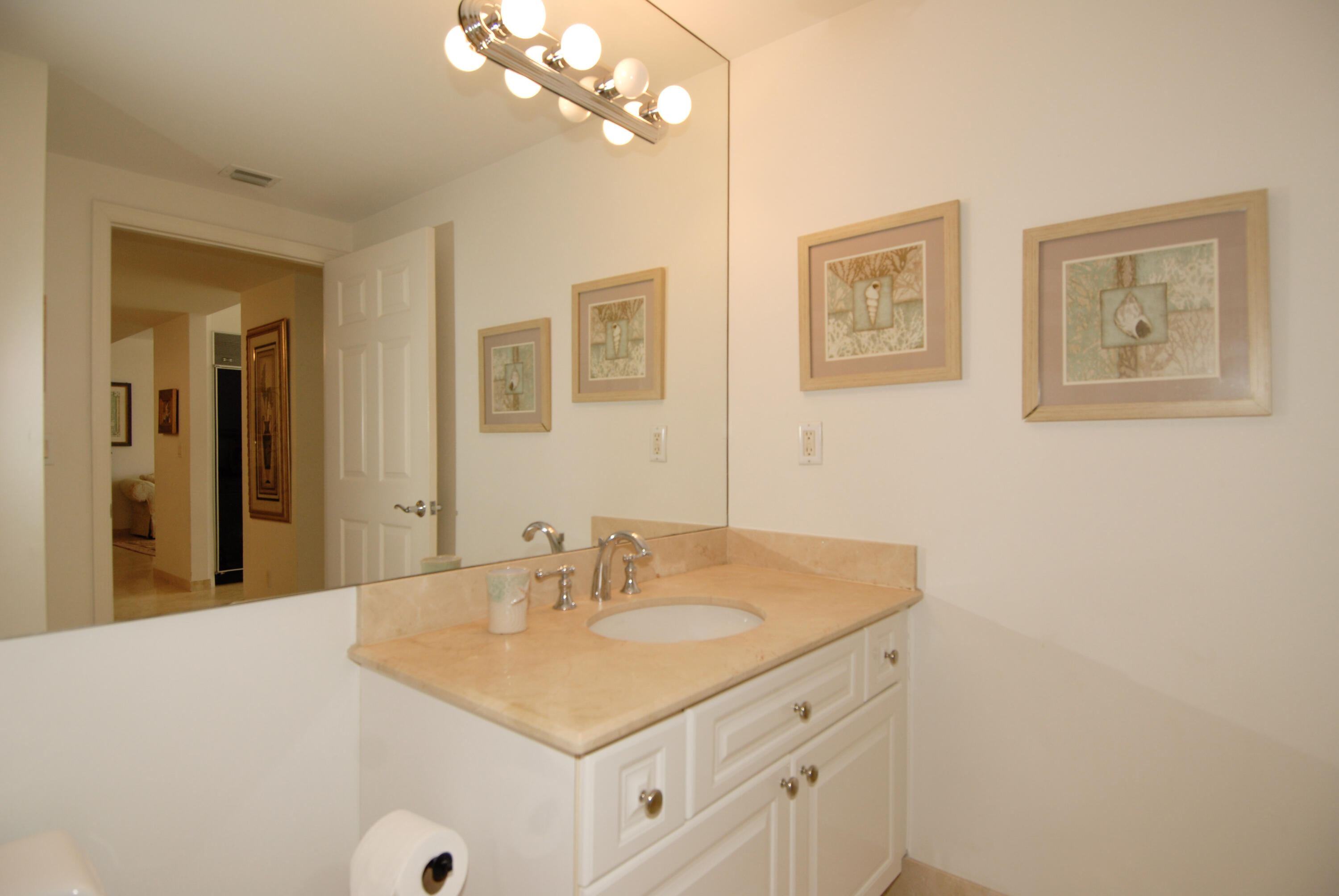 3200 N Ocean Boulevard 406 Property Photo 17