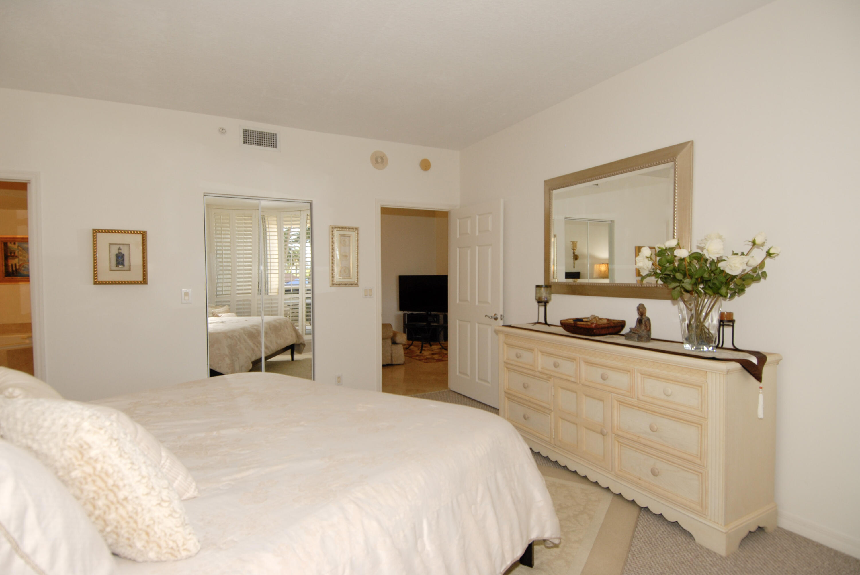 3200 N Ocean Boulevard 406 Property Photo 20