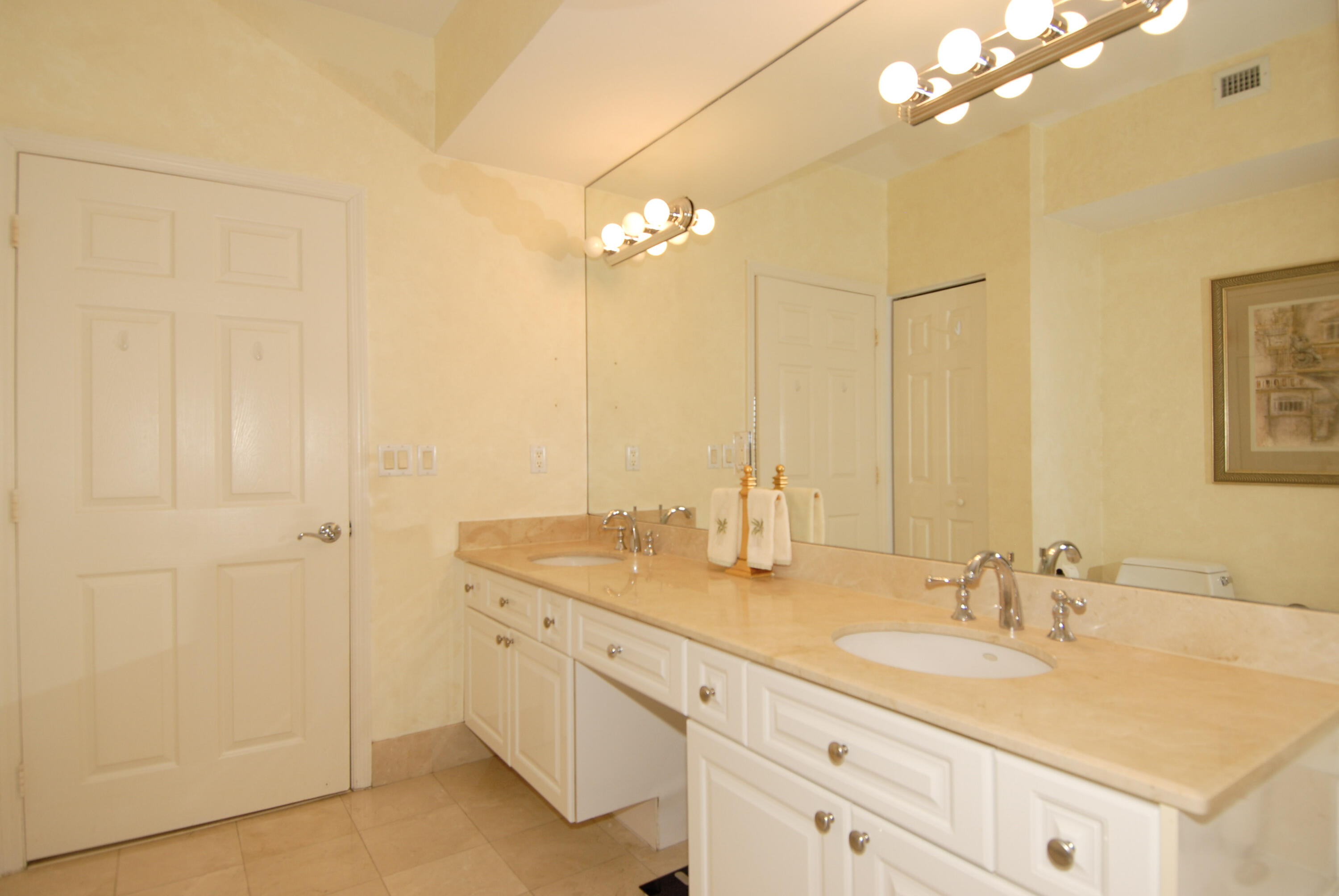 3200 N Ocean Boulevard 406 Property Photo 22