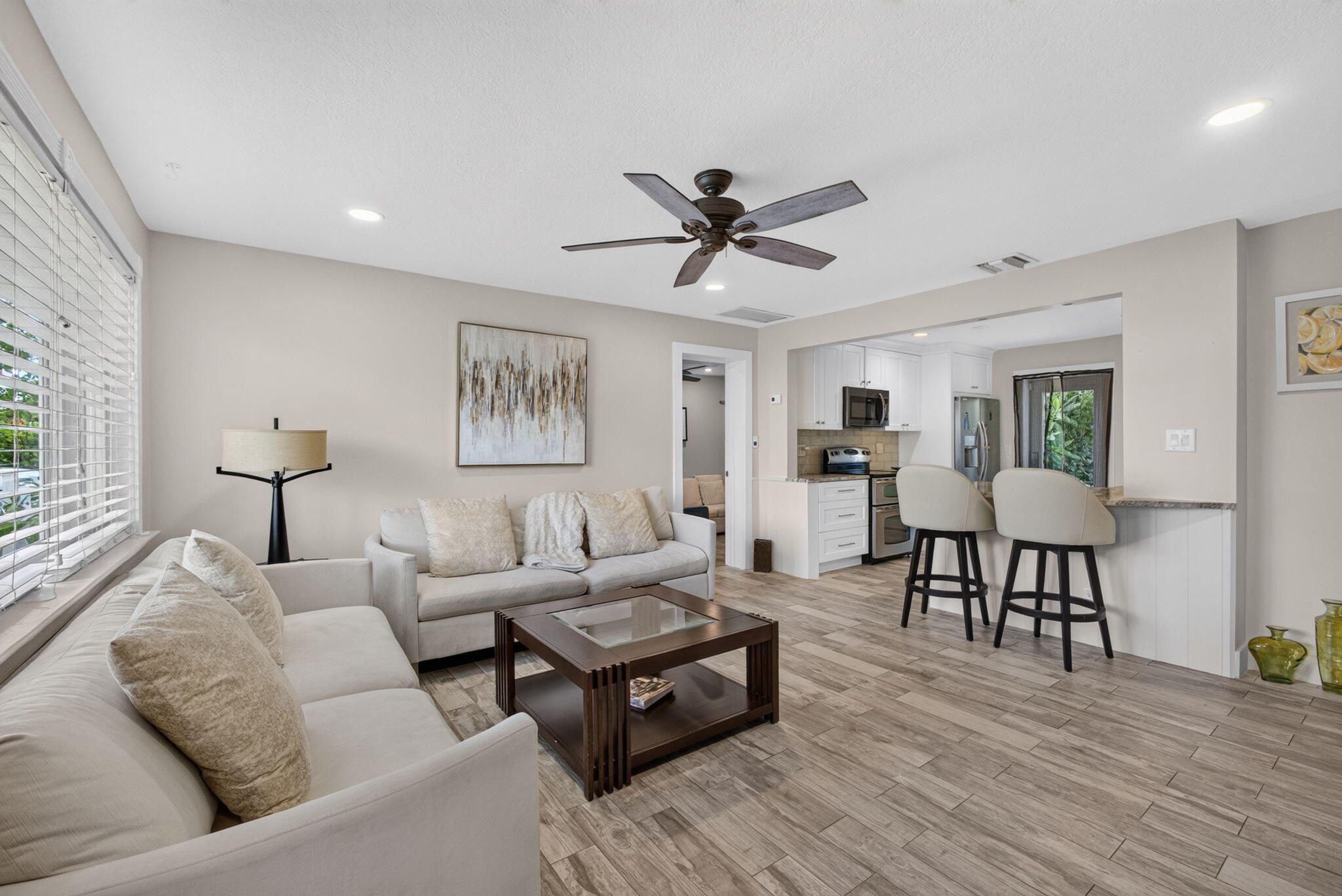 216 E 24th Street Property Photo 9