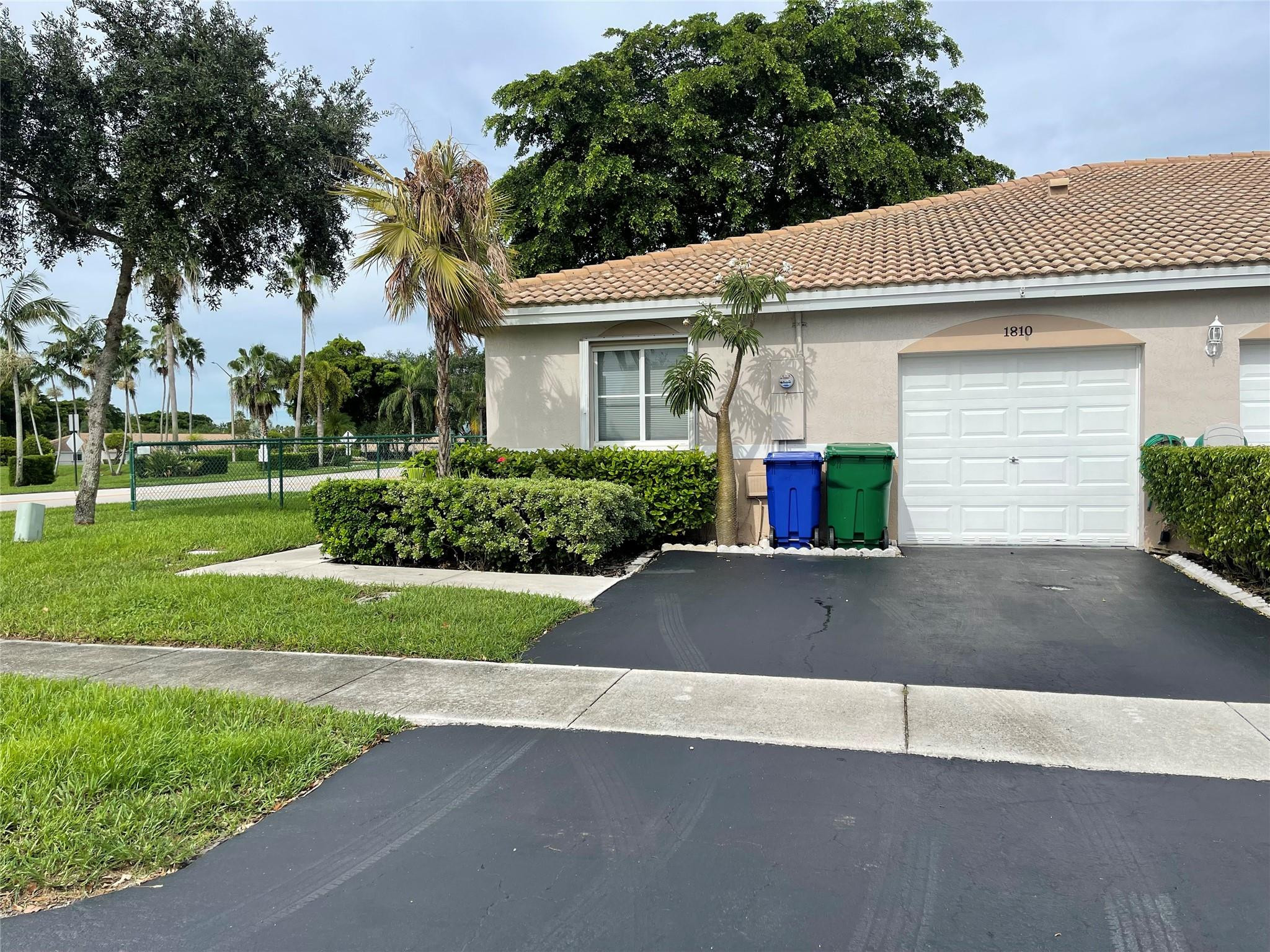 1810 SW 114th Terrace Property Photo 1