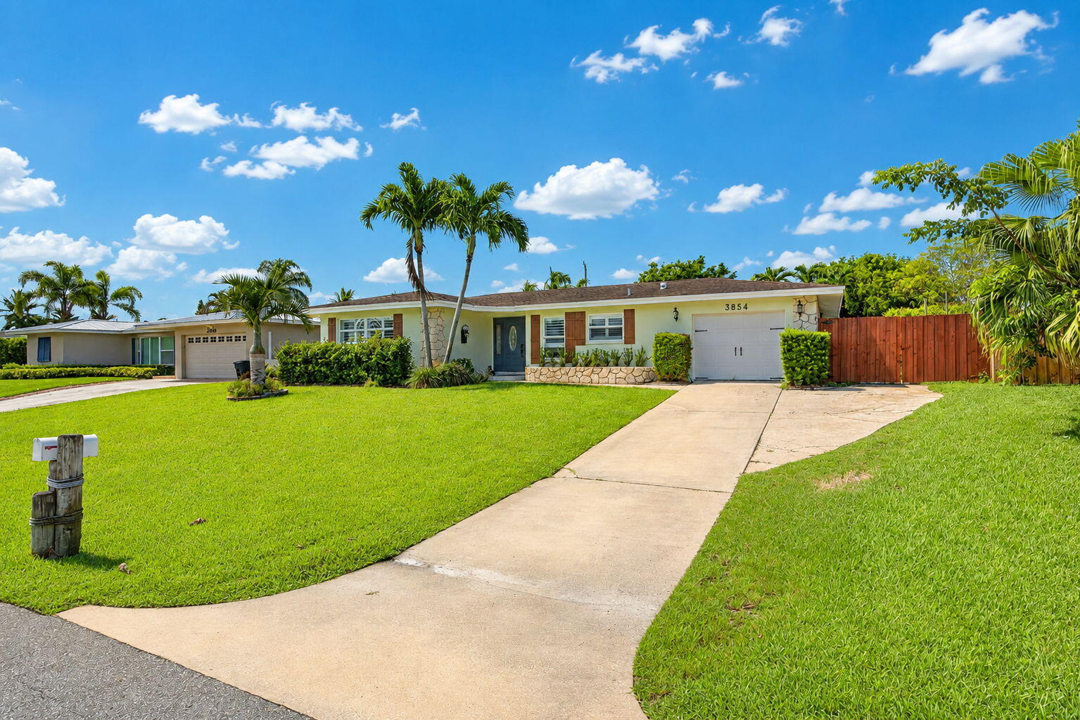 3854 Buttercup Circle S Property Photo 3