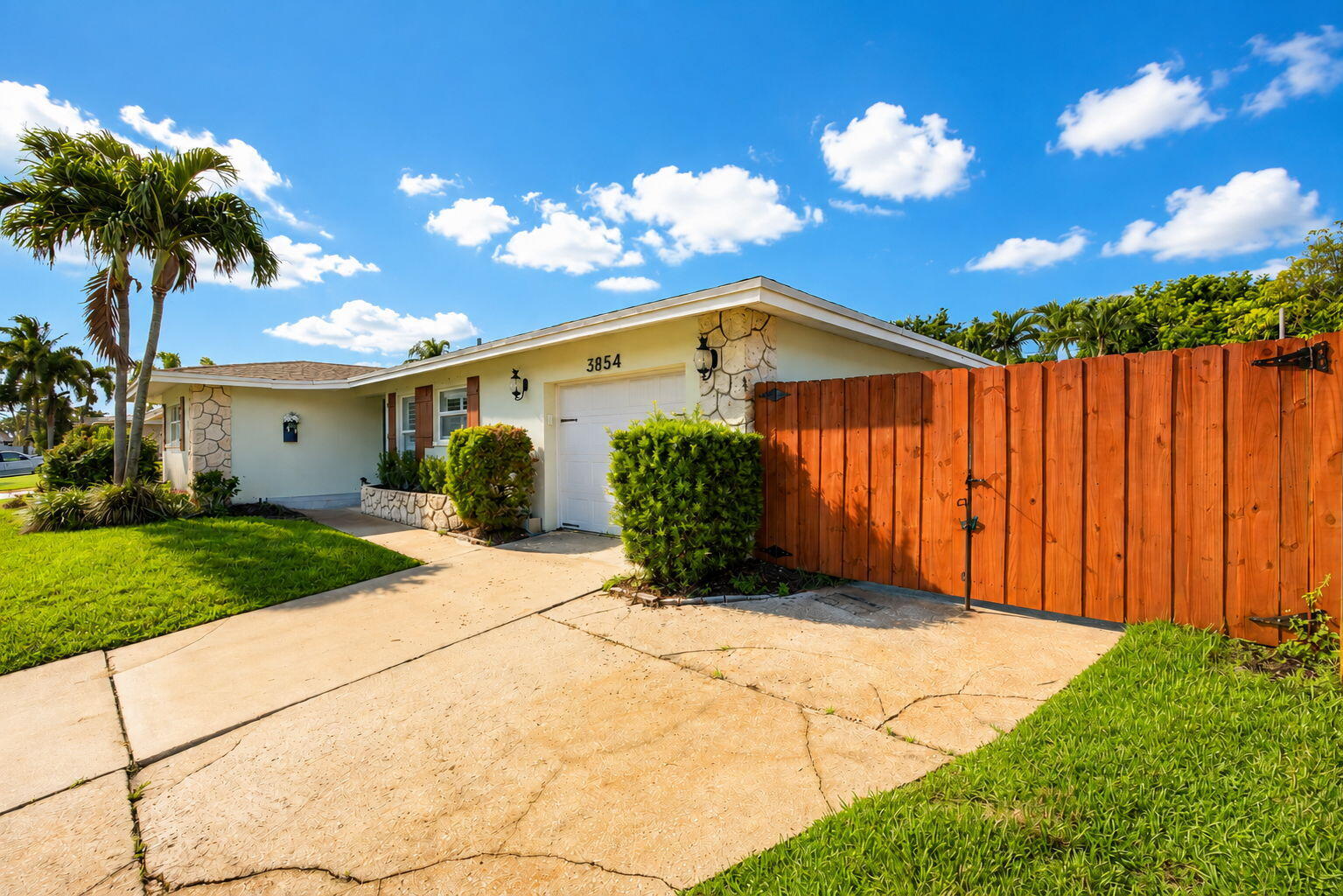 3854 Buttercup Circle S Property Photo 6