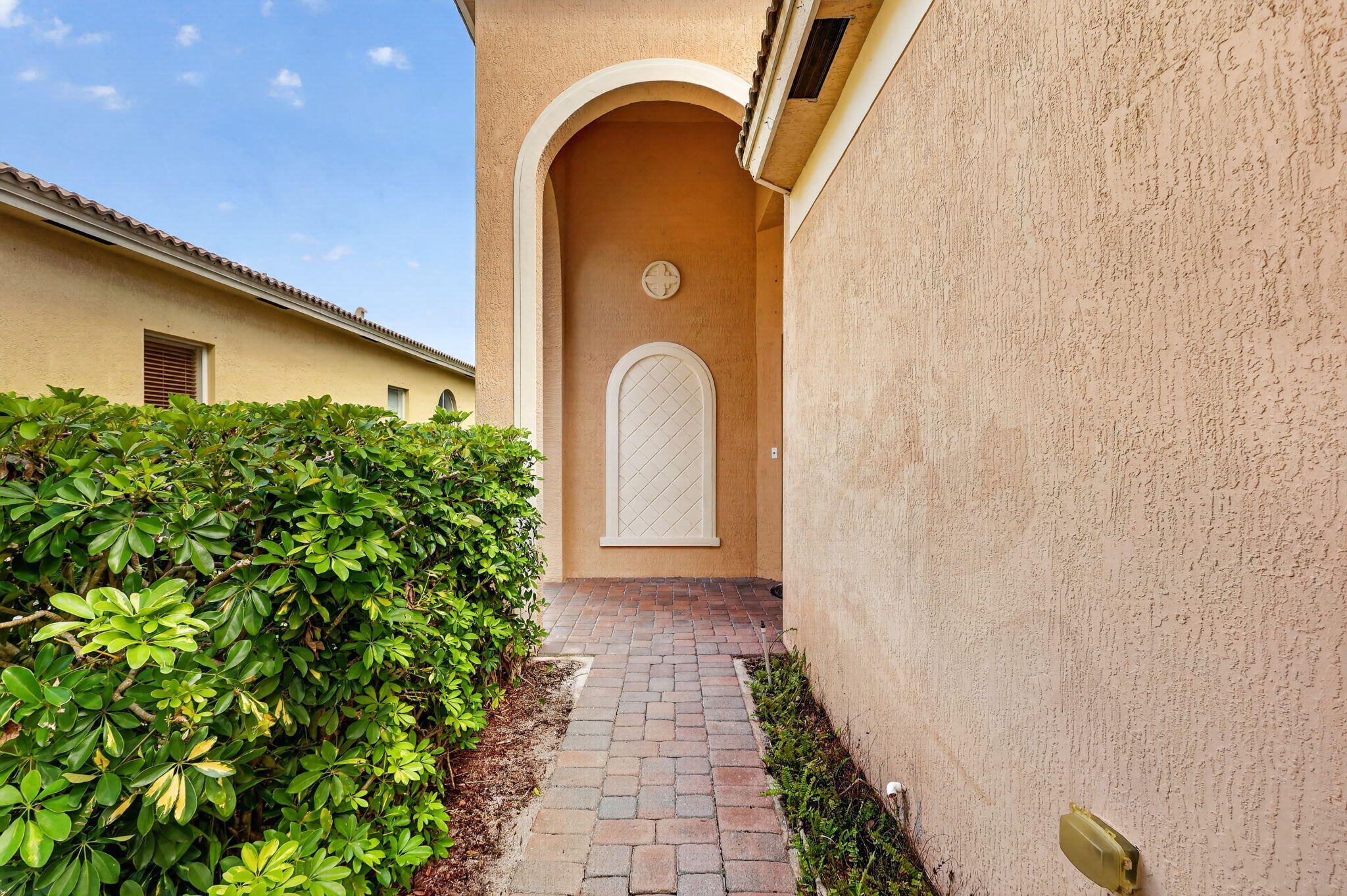 5614 Sunberry Circle Property Photo 3