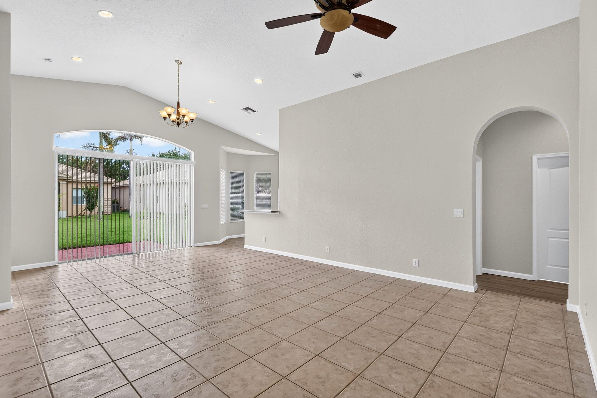 5614 Sunberry Circle Property Photo 6