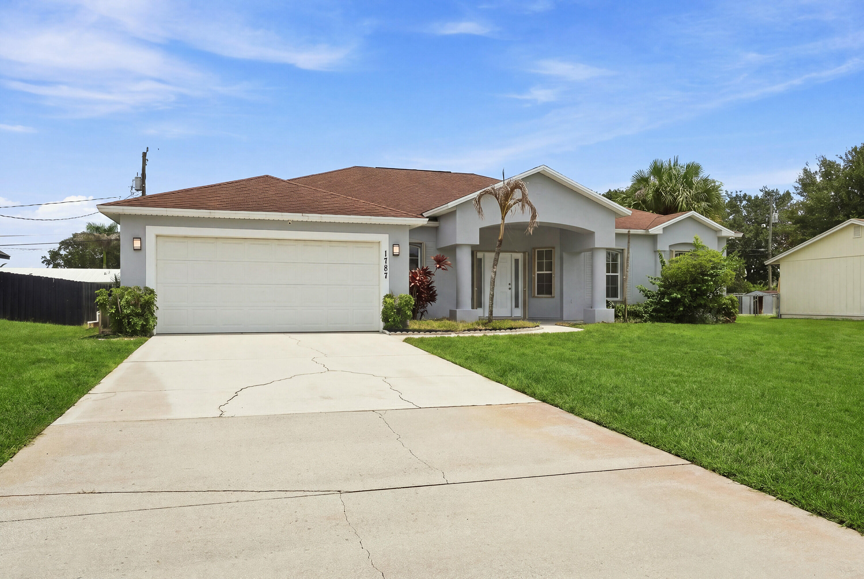 1787 SW CAMEO Boulevard Property Photo 1