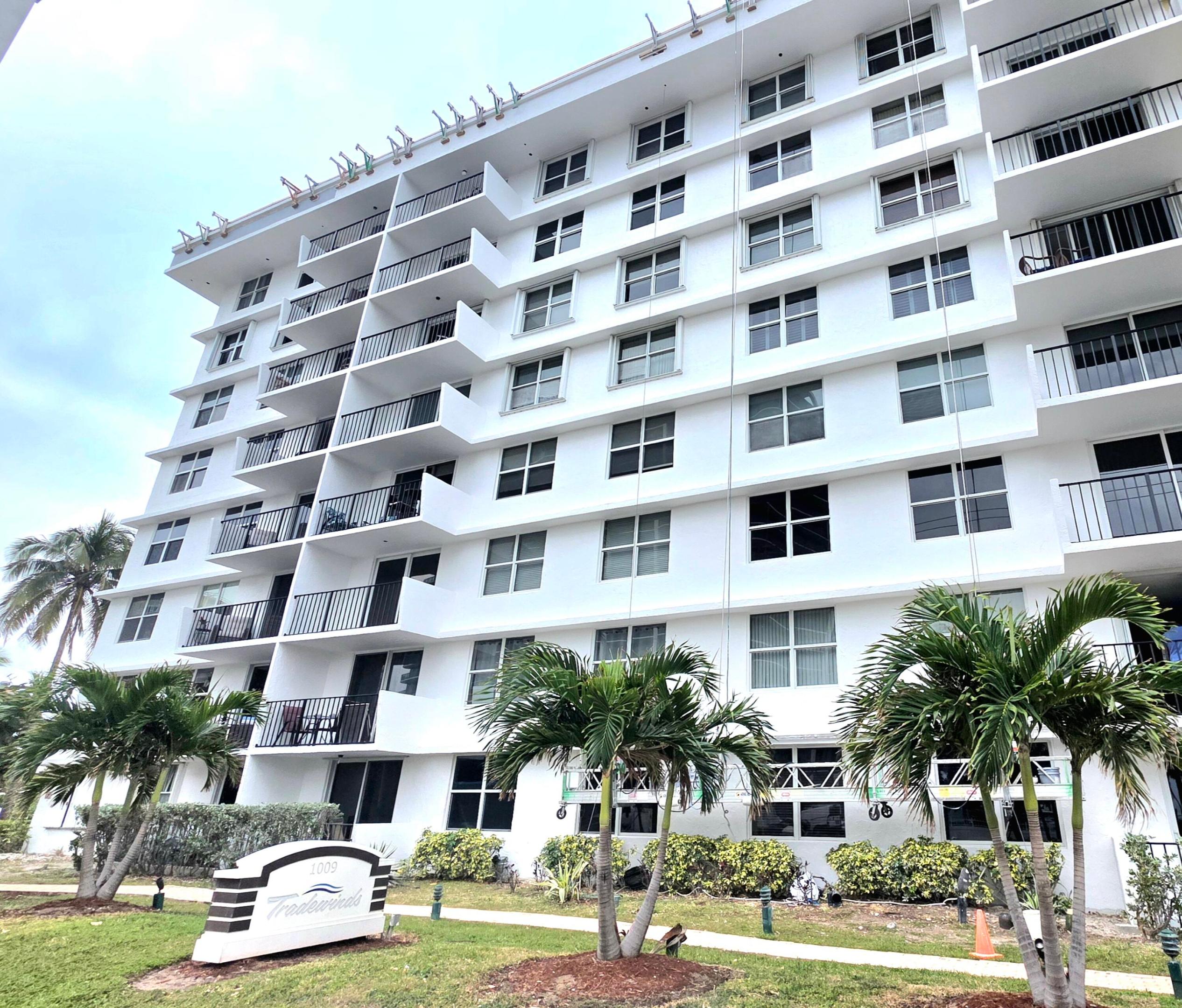 1009 N Ocean Boulevard 409 Property Photo 1
