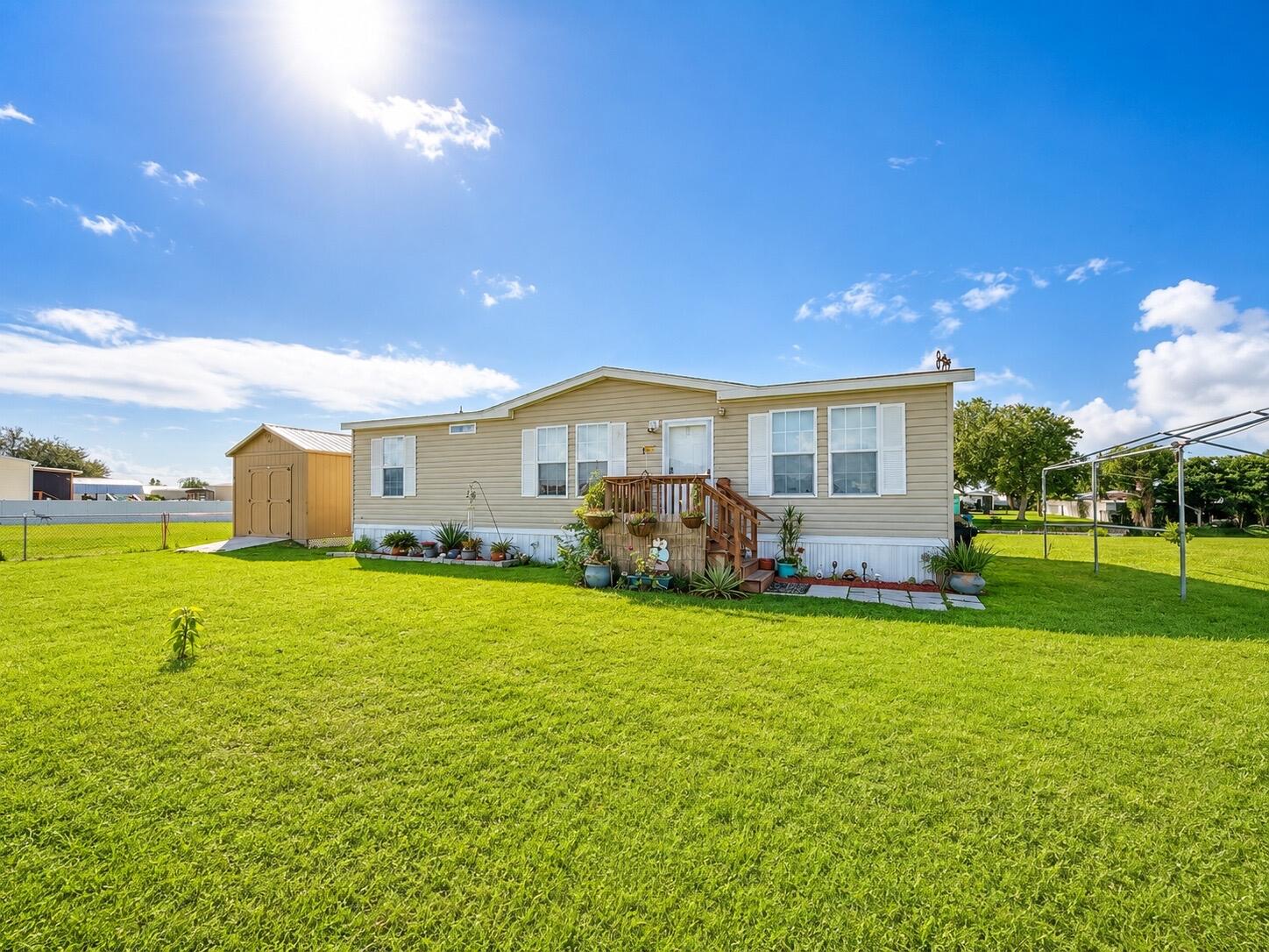 1059 Orange Loop Property Photo 1