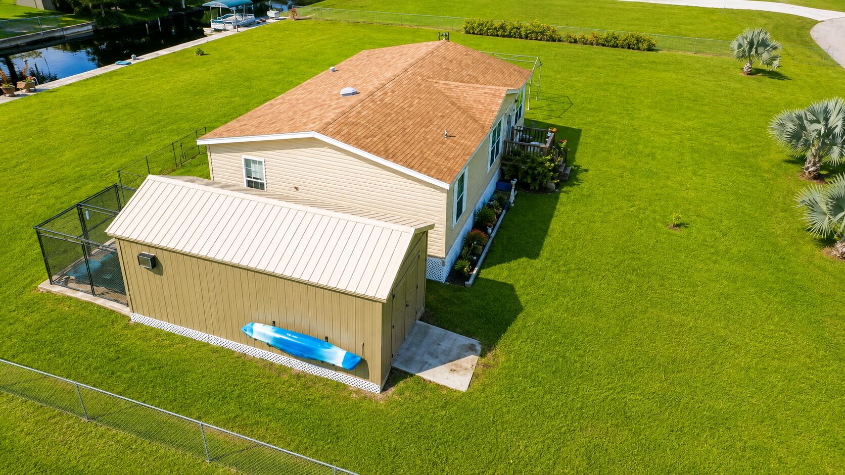 1059 Orange Loop Property Photo 4