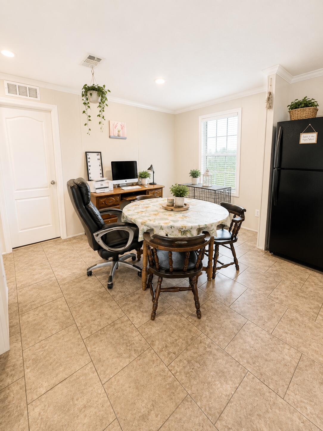 1059 Orange Loop Property Photo 8