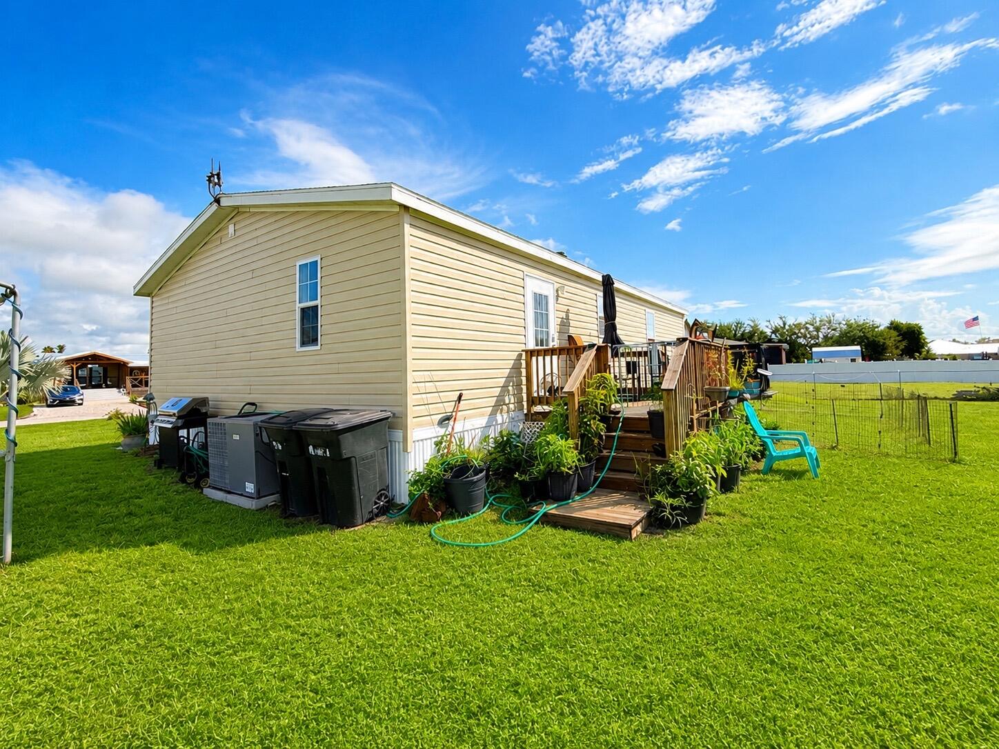 1059 Orange Loop Property Photo 17