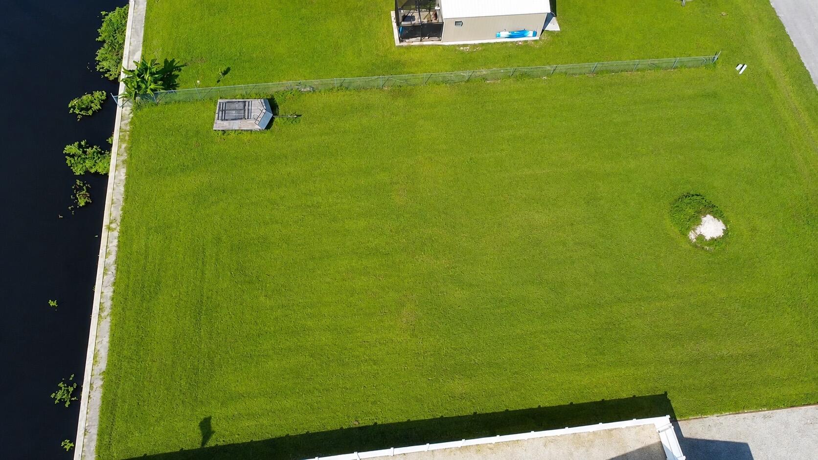 1041 Orange Loop Property Photo 2