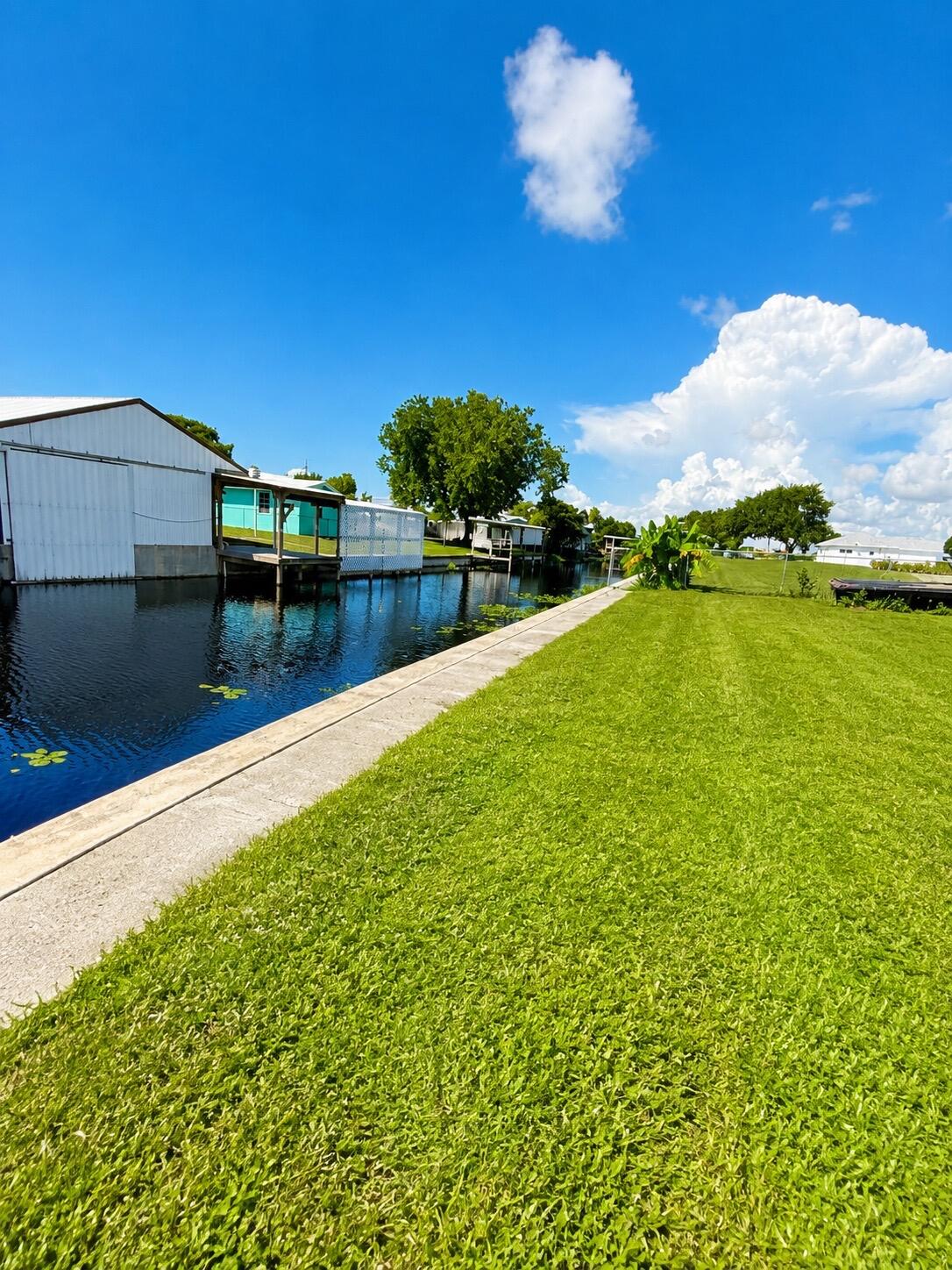 1041 Orange Loop Property Photo 3
